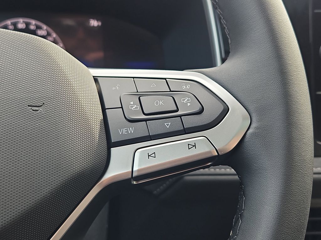 2025 Volkswagen Taos SE Black - Photo 16