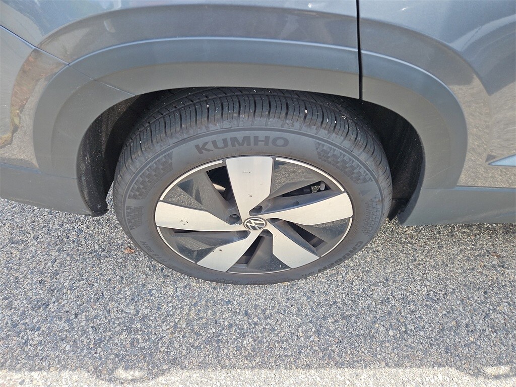 2024 Volkswagen Taos S photo 3
