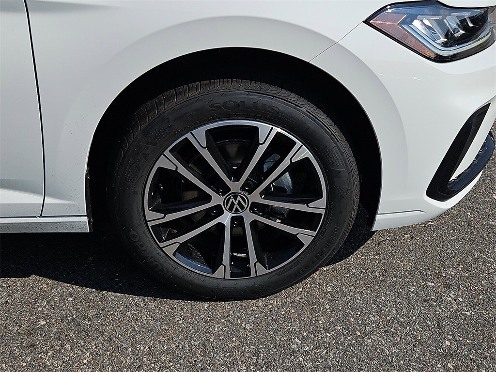 2025 Volkswagen Jetta 1.5T Sport photo 2