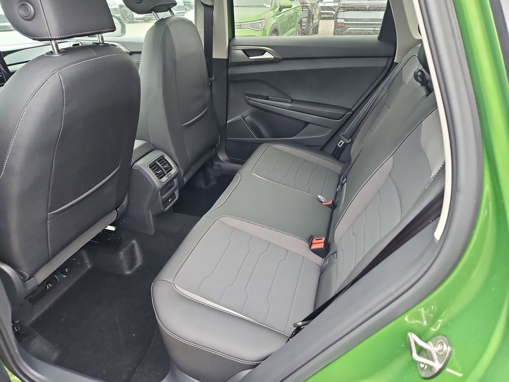 2025 Volkswagen Taos SE Black - Photo 20