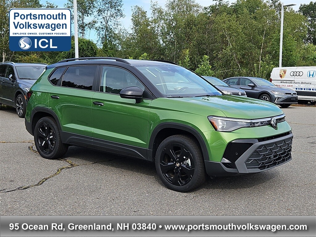 2025 Volkswagen Taos SE Black's photo