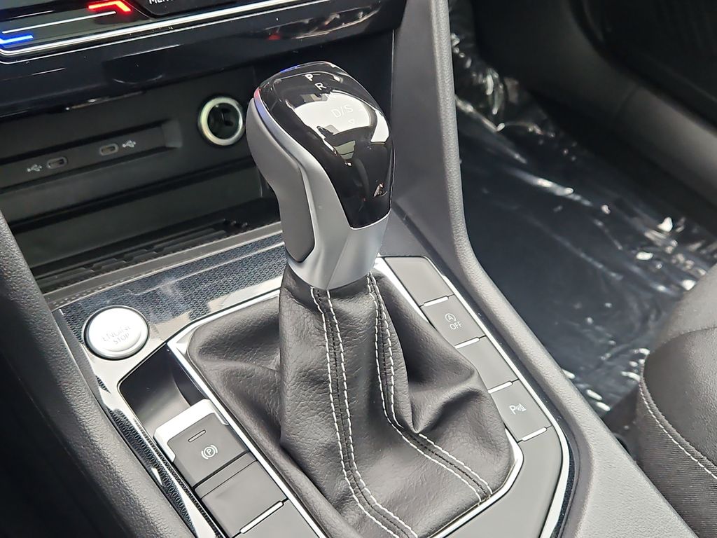 2025 Volkswagen Taos SE Black - Photo 18