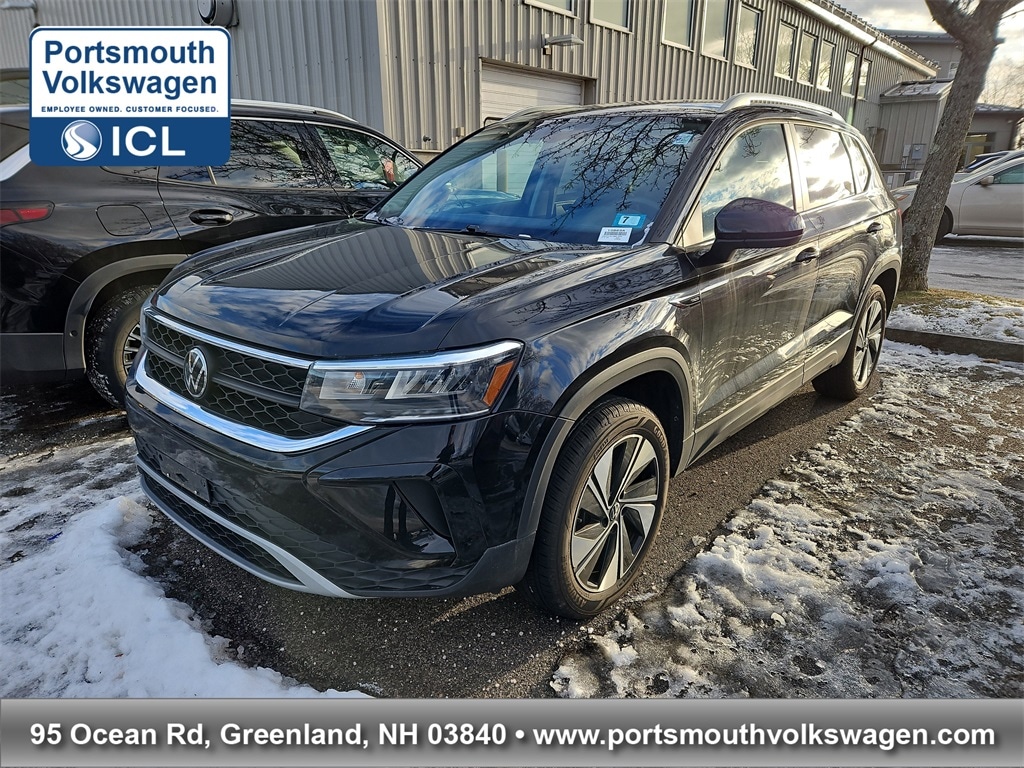 2024 Volkswagen Taos SE's photo