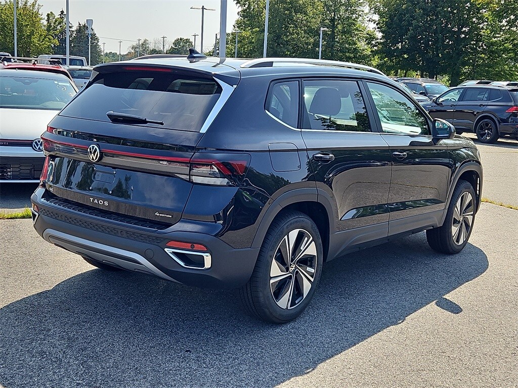2025 Volkswagen Taos SE photo 2