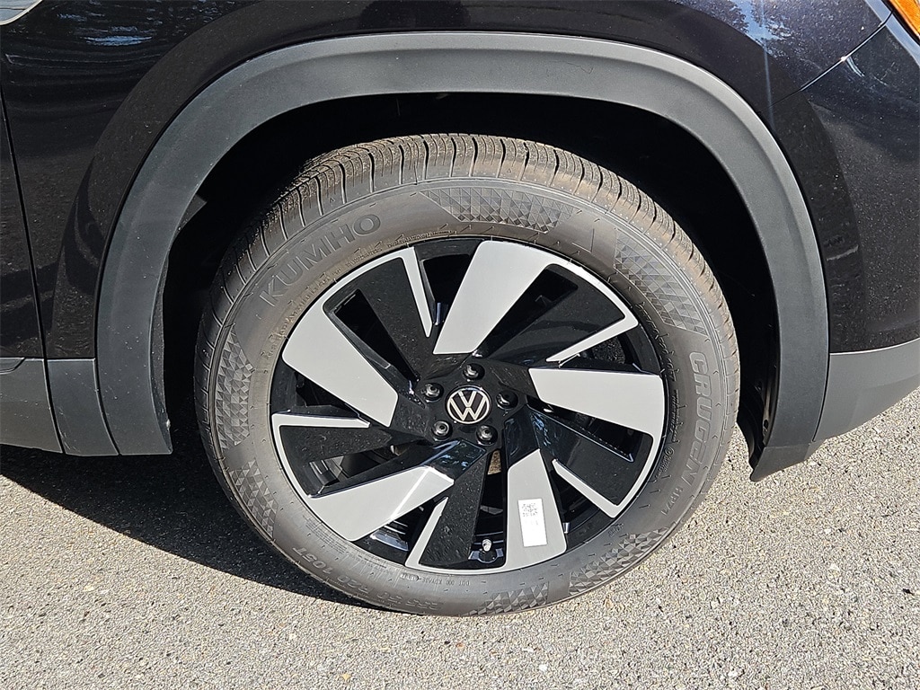 New 2026 Volkswagen Atlas Cross Sport 2.0T SE w/Technology SUV