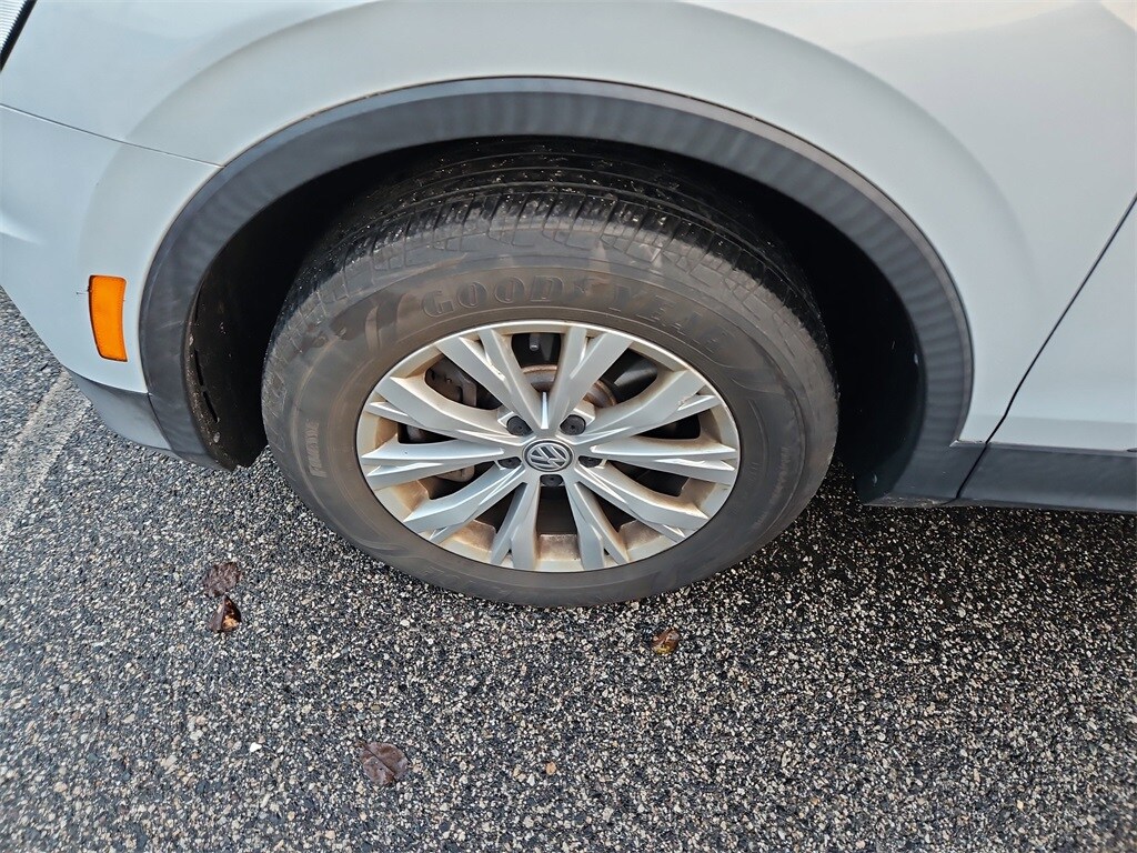2019 Volkswagen Tiguan S photo 3