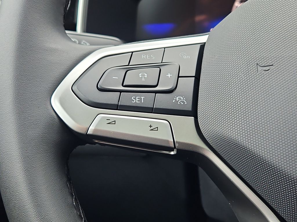 2025 Volkswagen Taos SE Black - Photo 15
