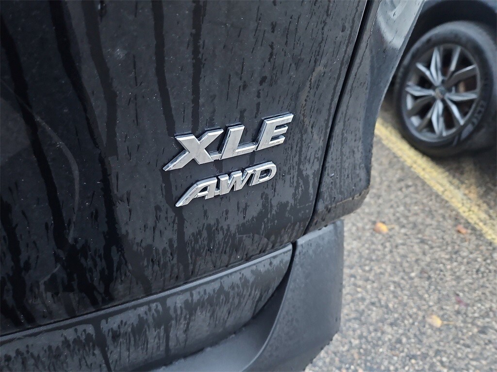 2024 Toyota RAV4 XLE Premium photo 3
