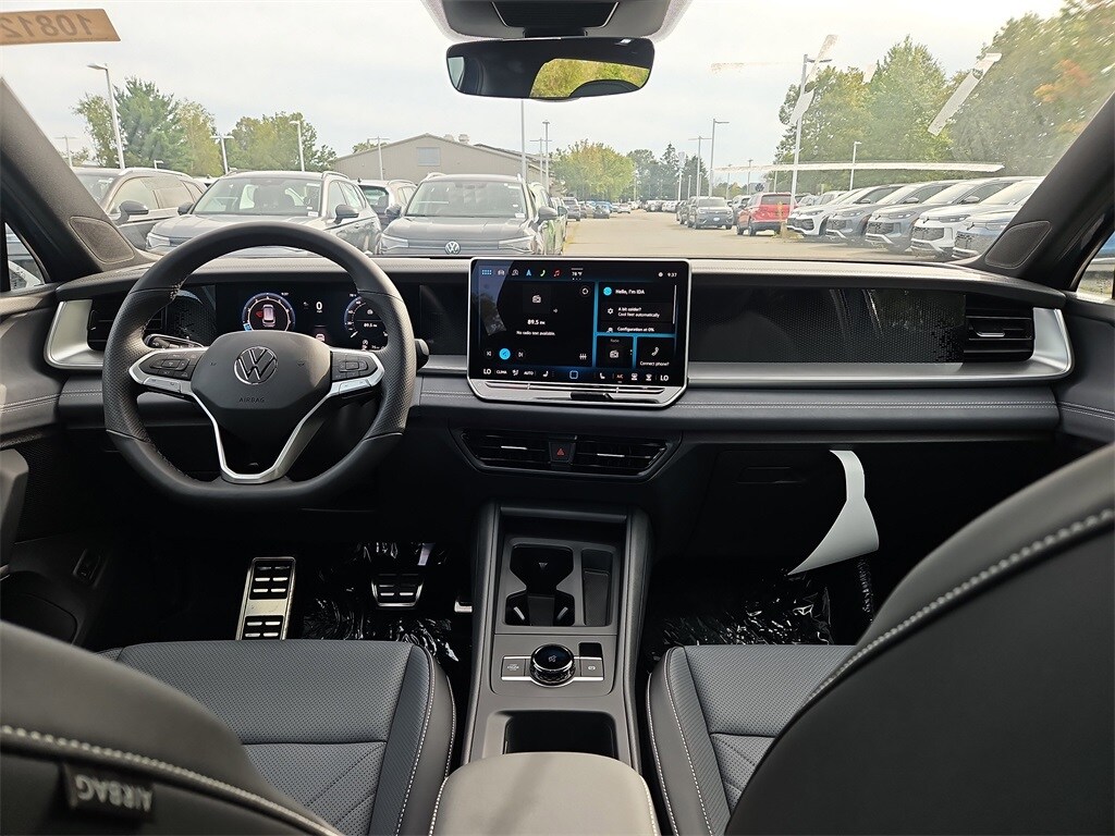 2025 Volkswagen Tiguan SE R-Line Black photo 4