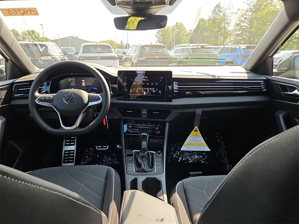 2025 Volkswagen Jetta 1.5T Sport photo 3