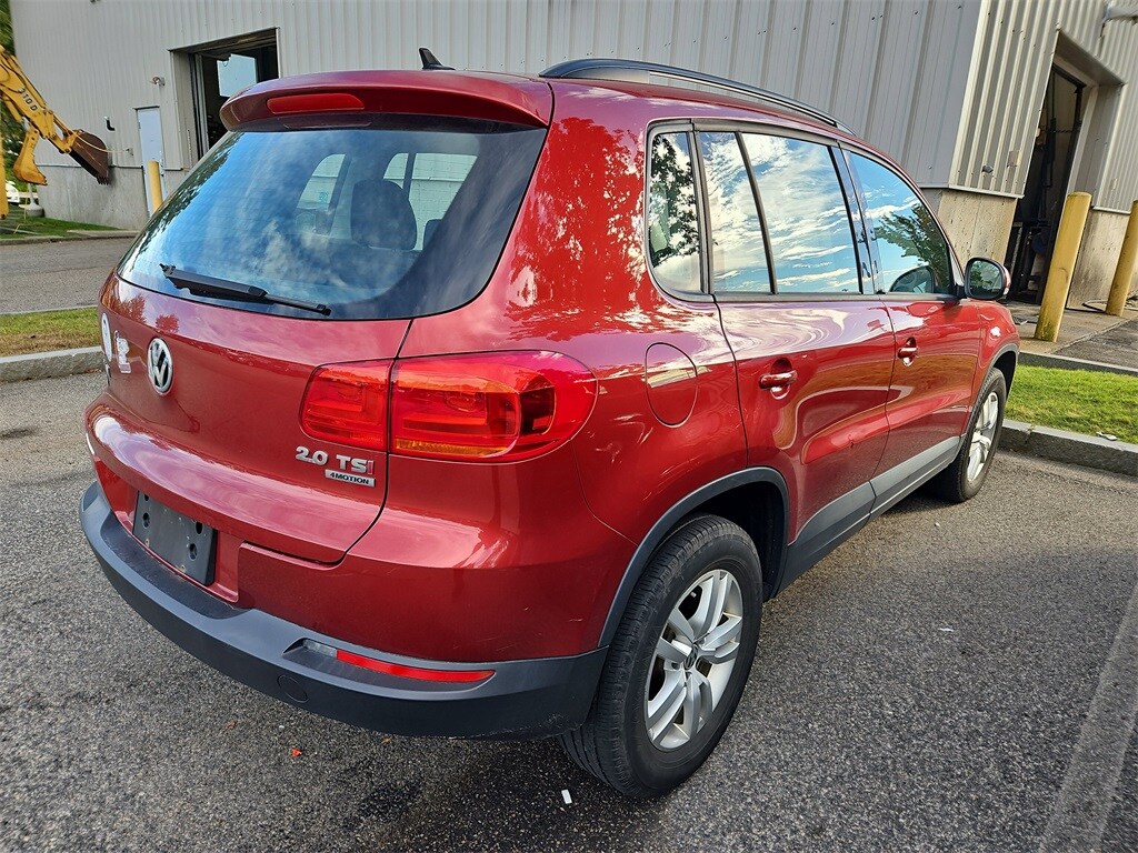 2015 Volkswagen Tiguan S photo 2