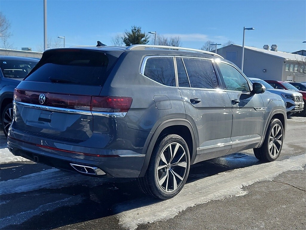2025 Volkswagen Atlas SEL Premium R-Line photo 2