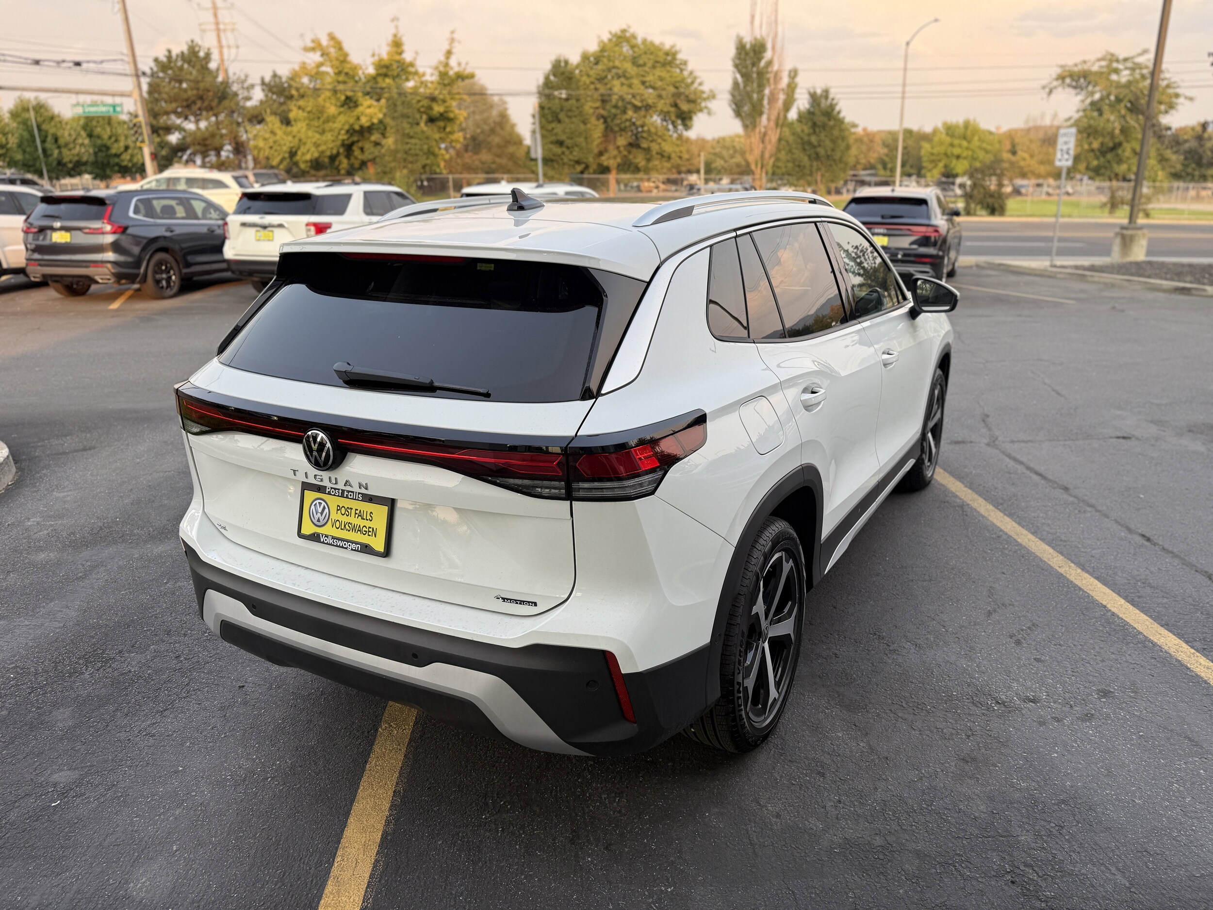 2025 Volkswagen Tiguan SE photo 3