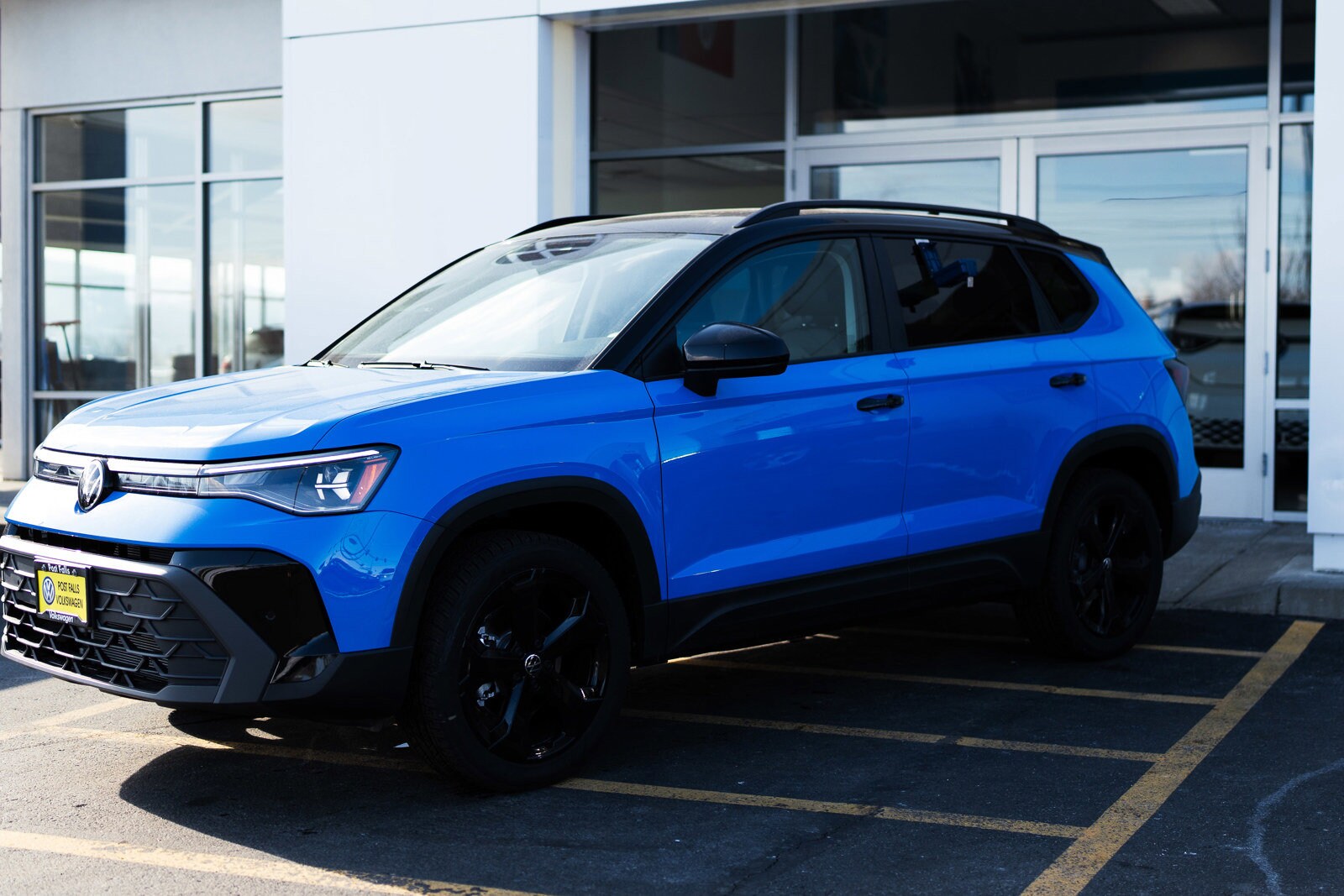 2025 Volkswagen Taos SE photo 2