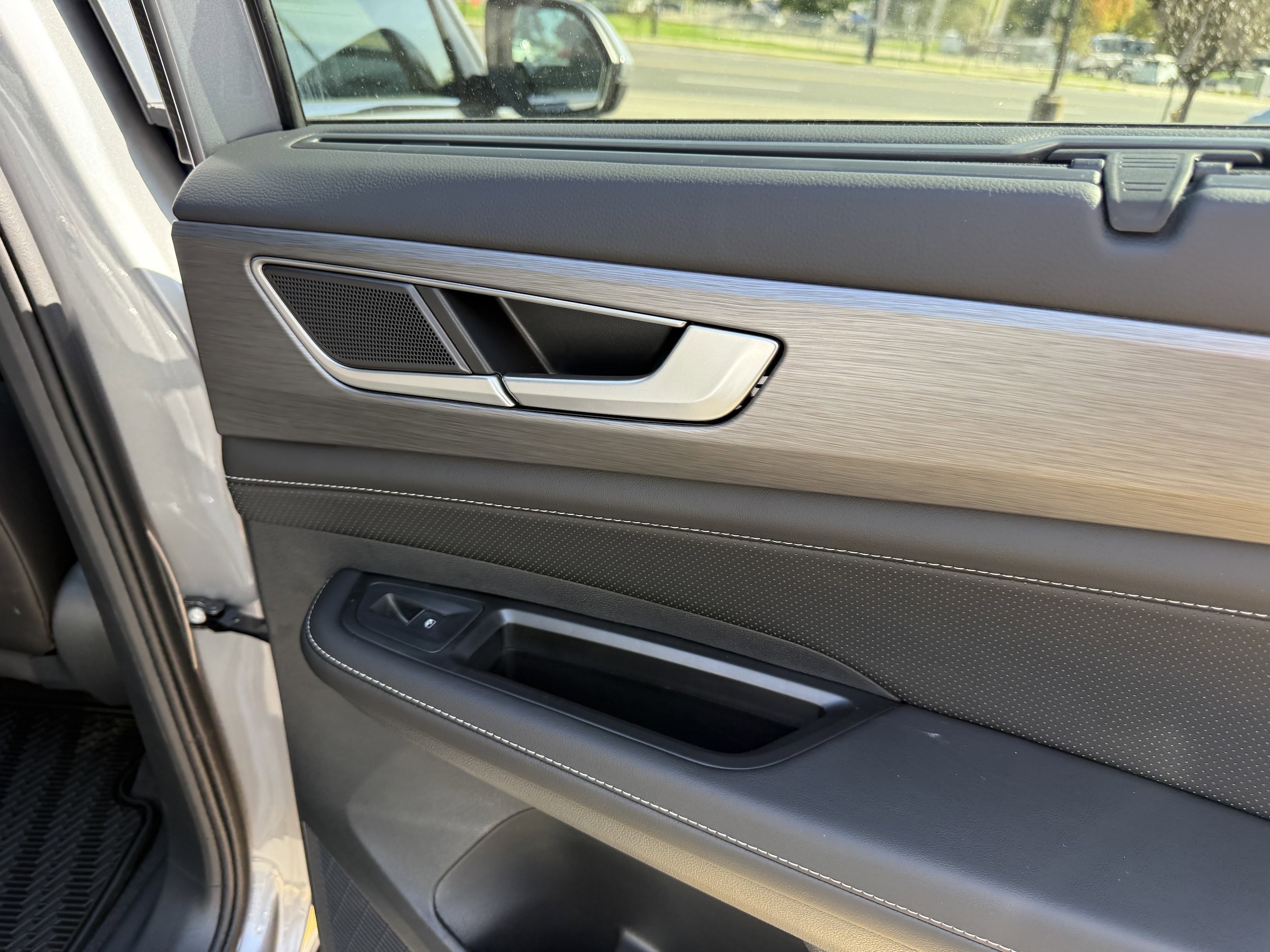 2026 Volkswagen Atlas Cross Sport SE w/Tech - Photo 31