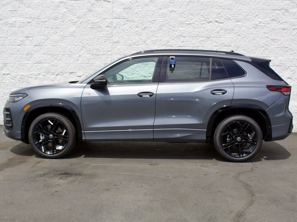 New 2026 Volkswagen Tiguan 2.0T SE R-Line Black SUV