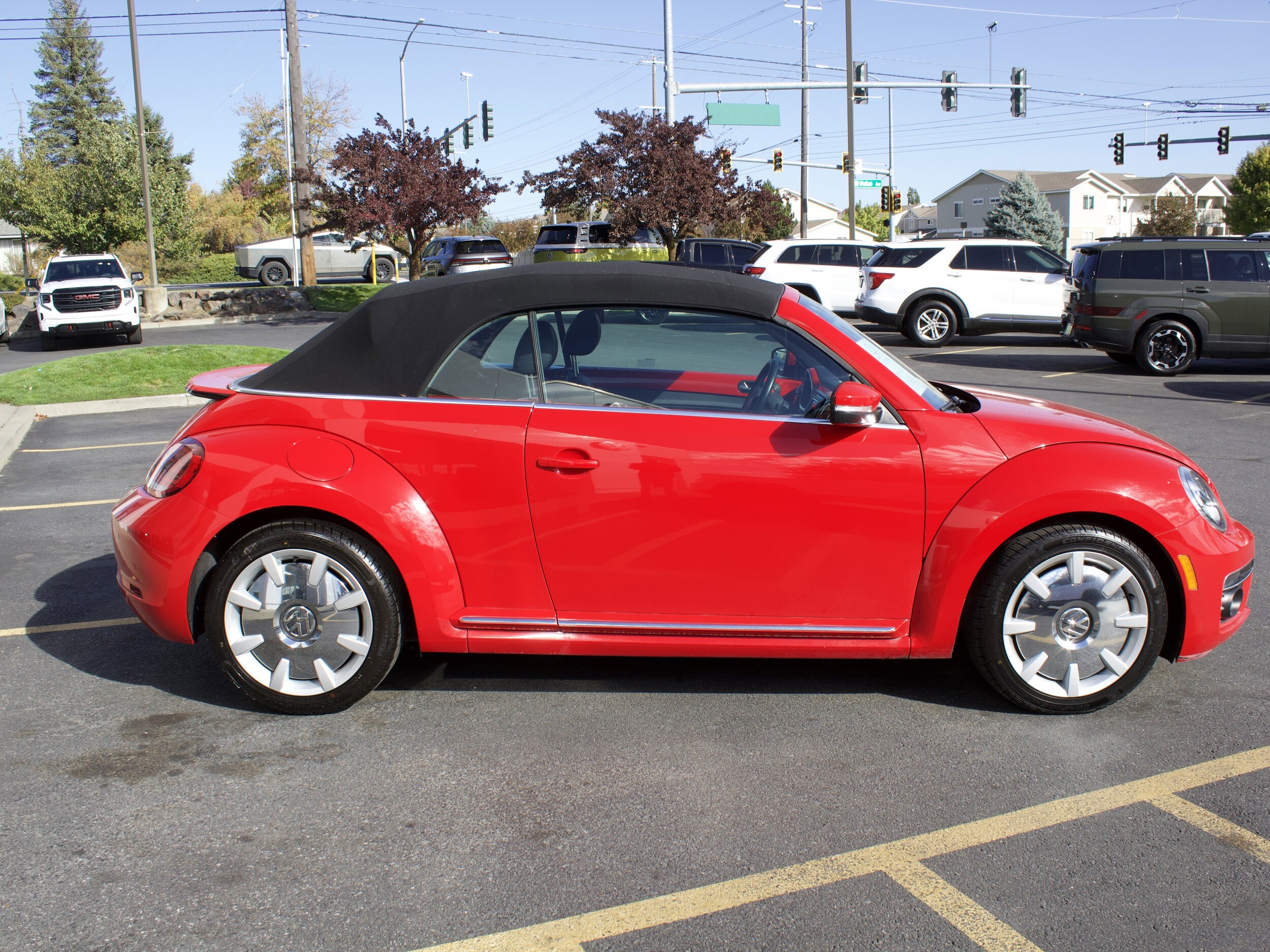 2019 Volkswagen Beetle Convertible photo 3