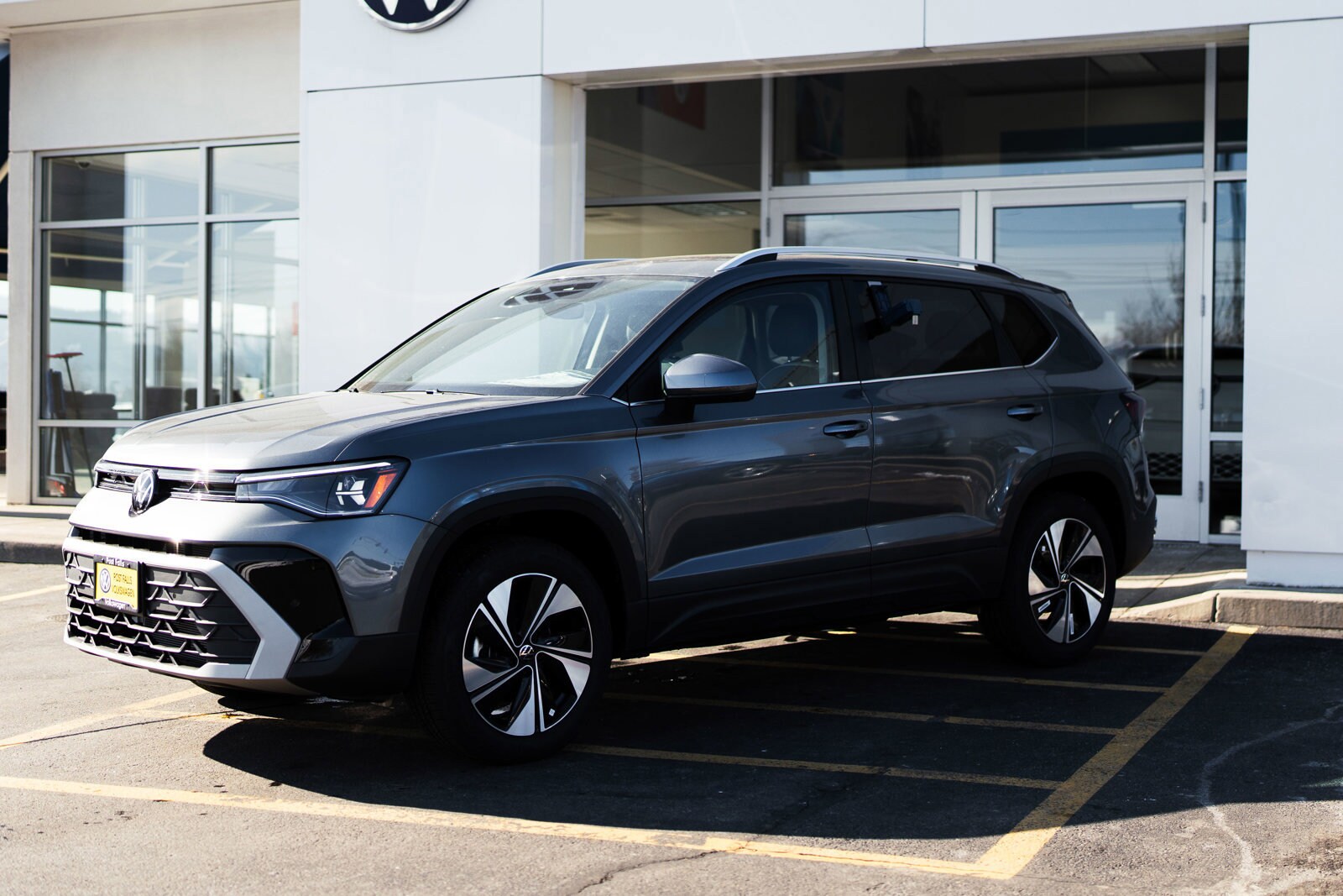 2025 Volkswagen Taos SE photo 2