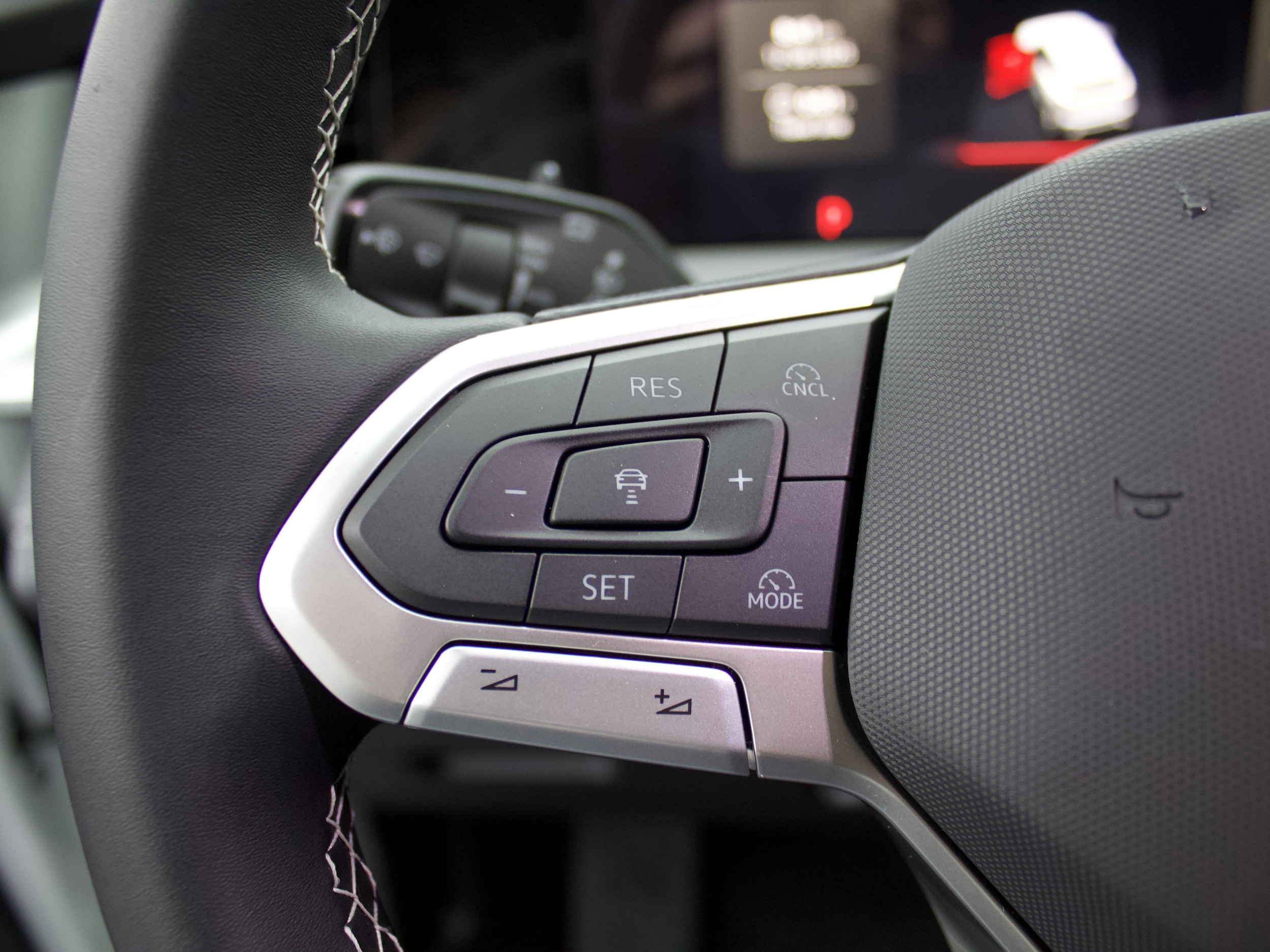 2026 Volkswagen Tiguan SE - Photo 16