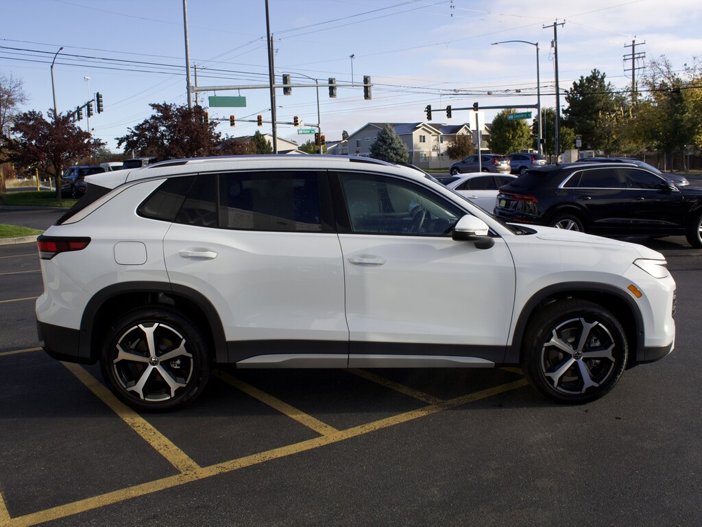 New 2025 Volkswagen Tiguan 2.0T SE SUV