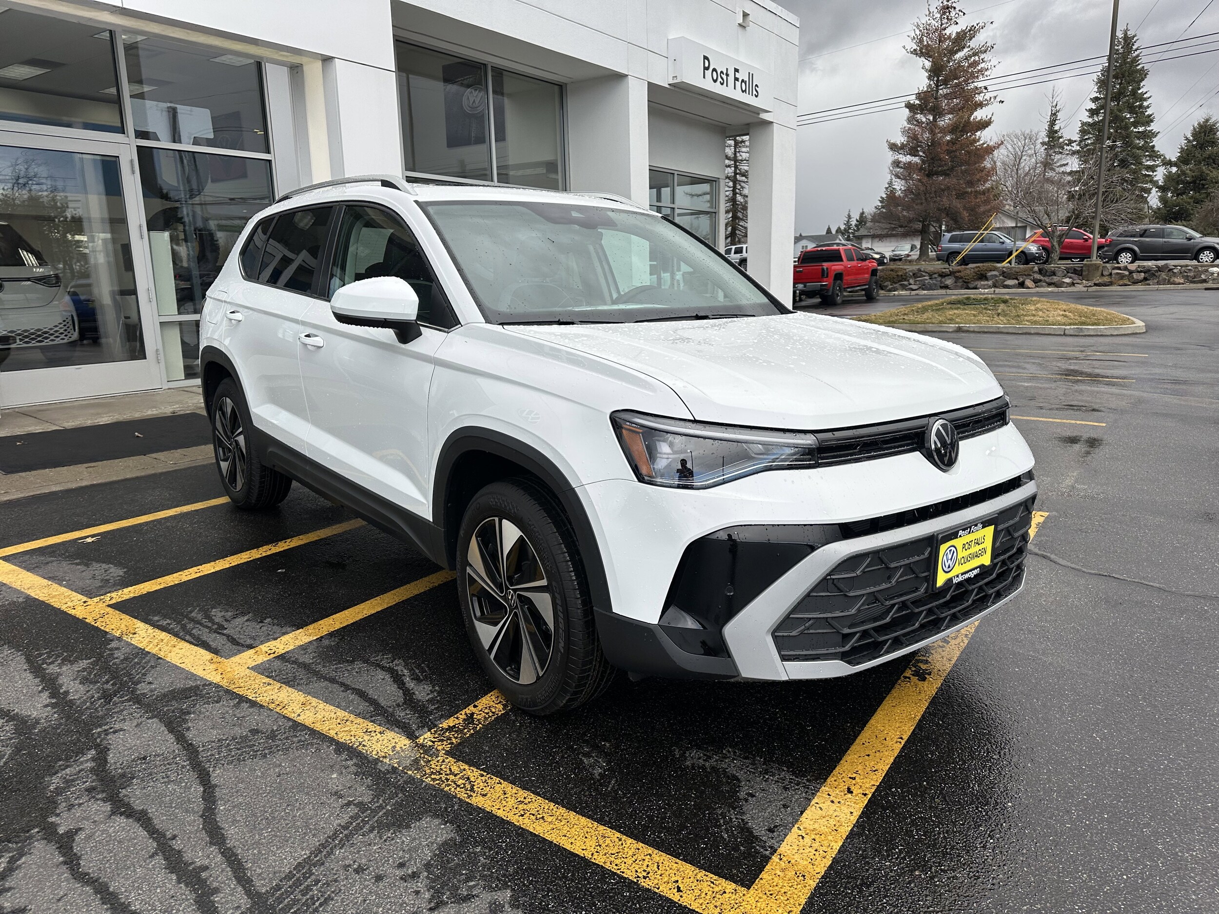 2025 Volkswagen Taos SE photo 3