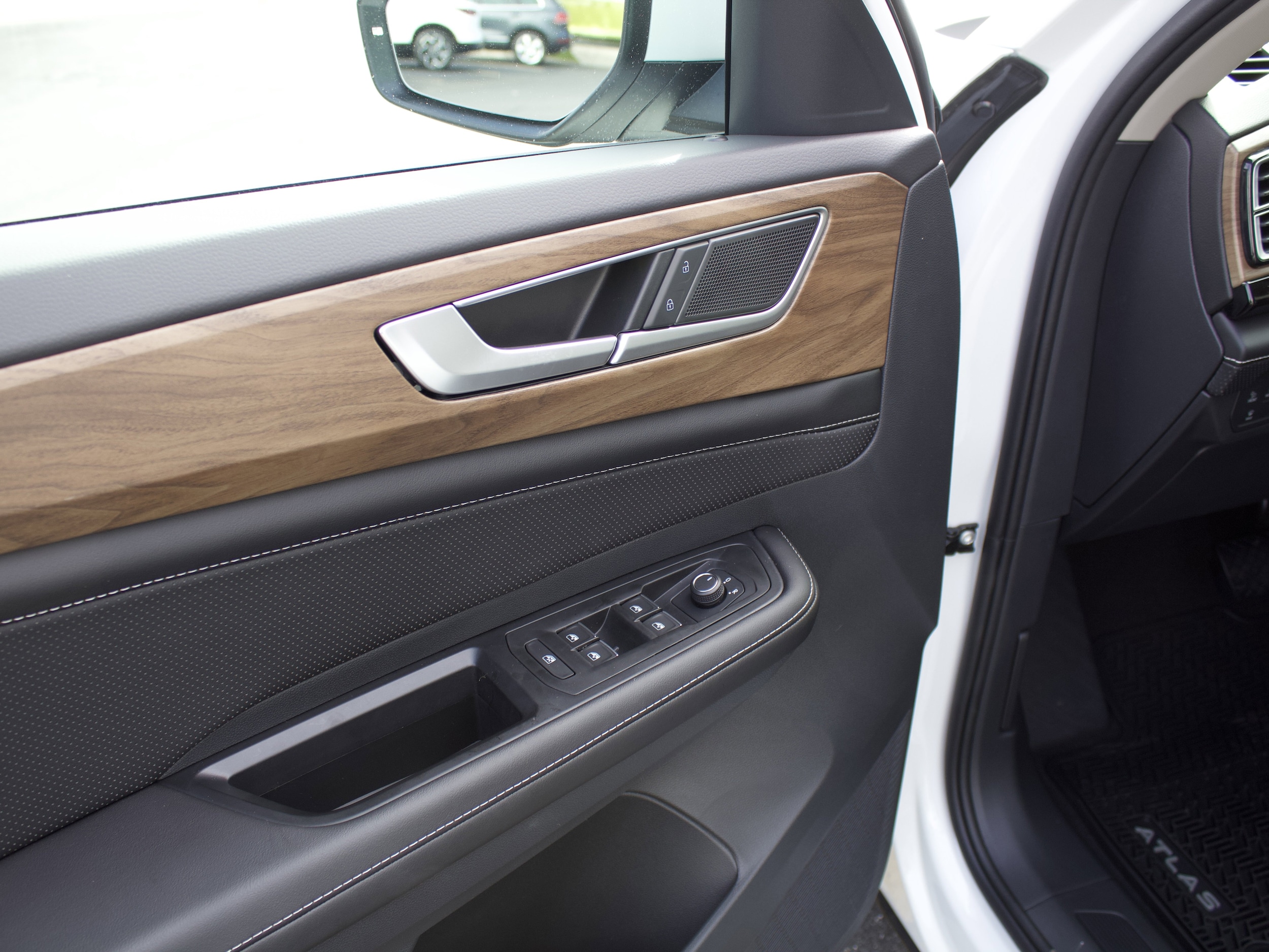 2026 Volkswagen Atlas SE - Photo 9