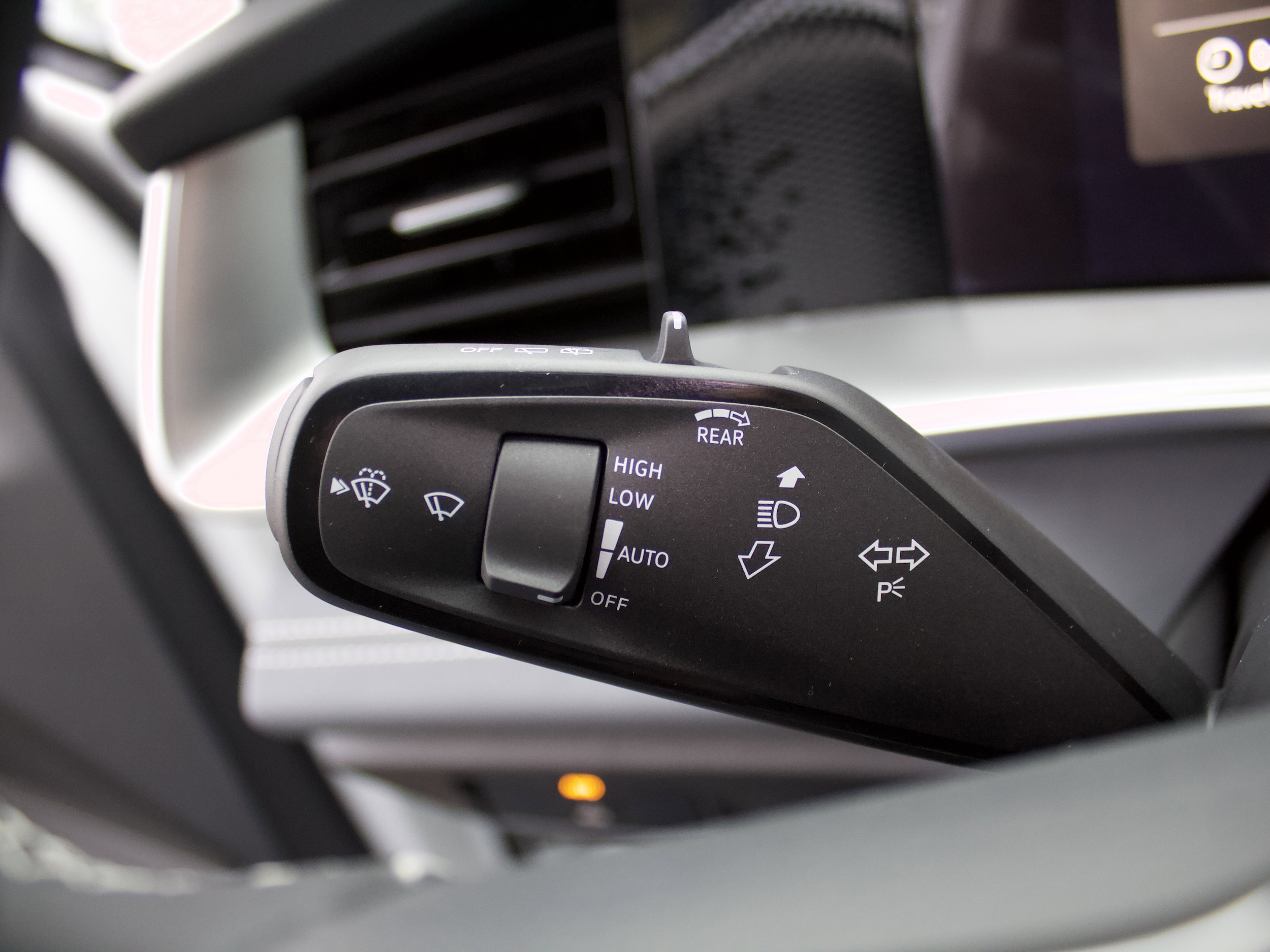 2026 Volkswagen Tiguan SE - Photo 18