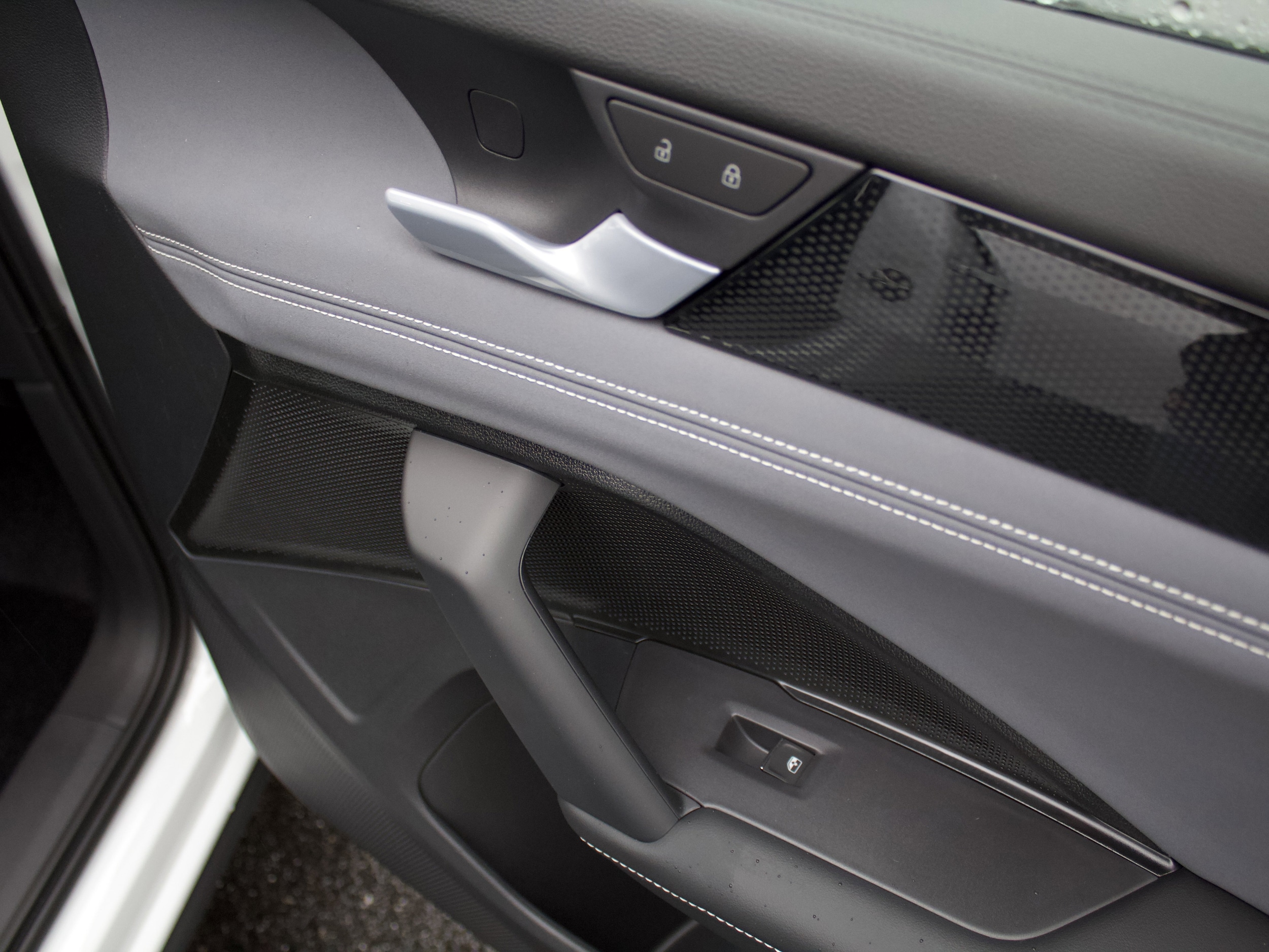 2026 Volkswagen Tiguan SE - Photo 34