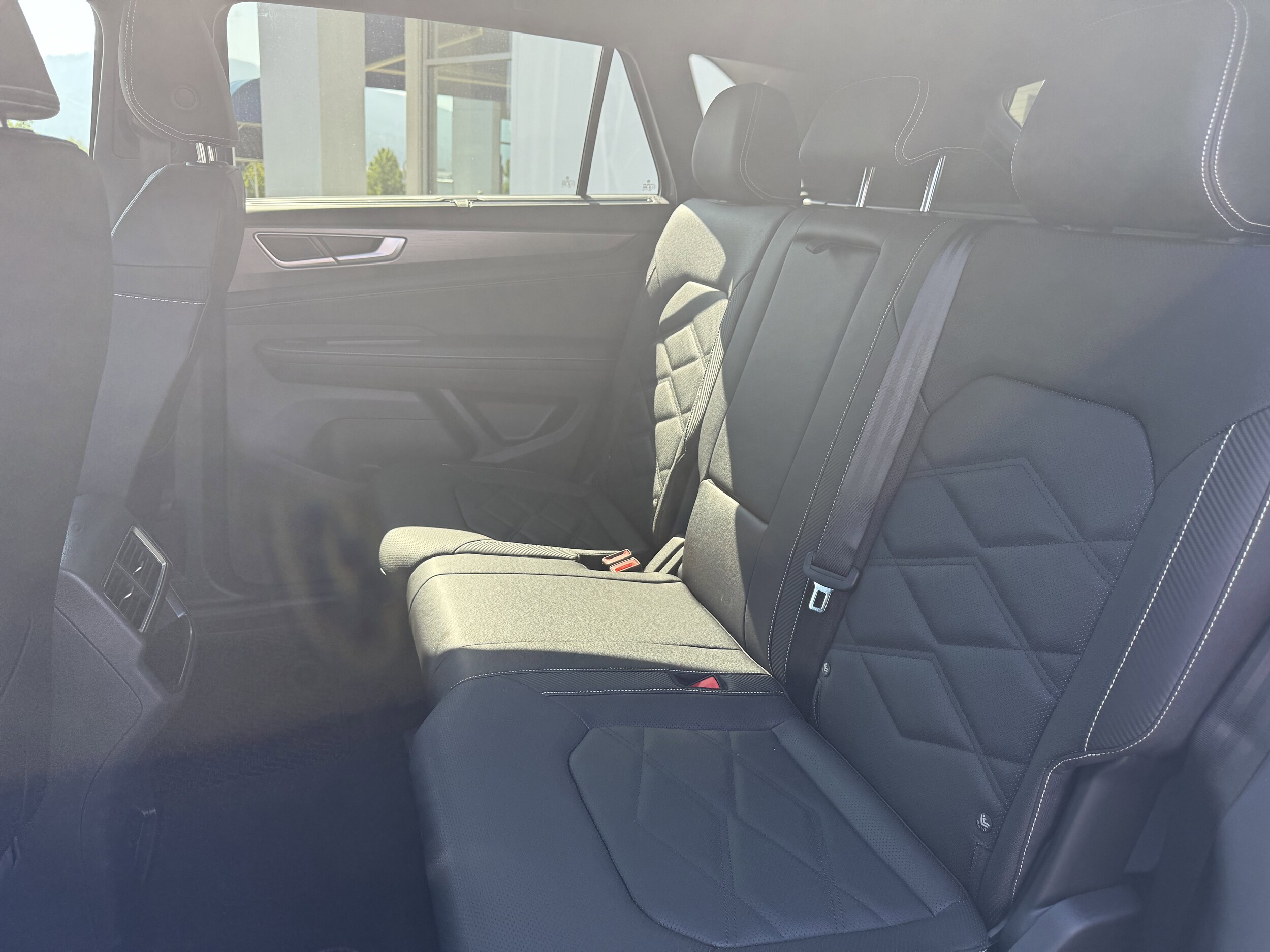 2026 Volkswagen Atlas Cross Sport SE w/Tech - Photo 25