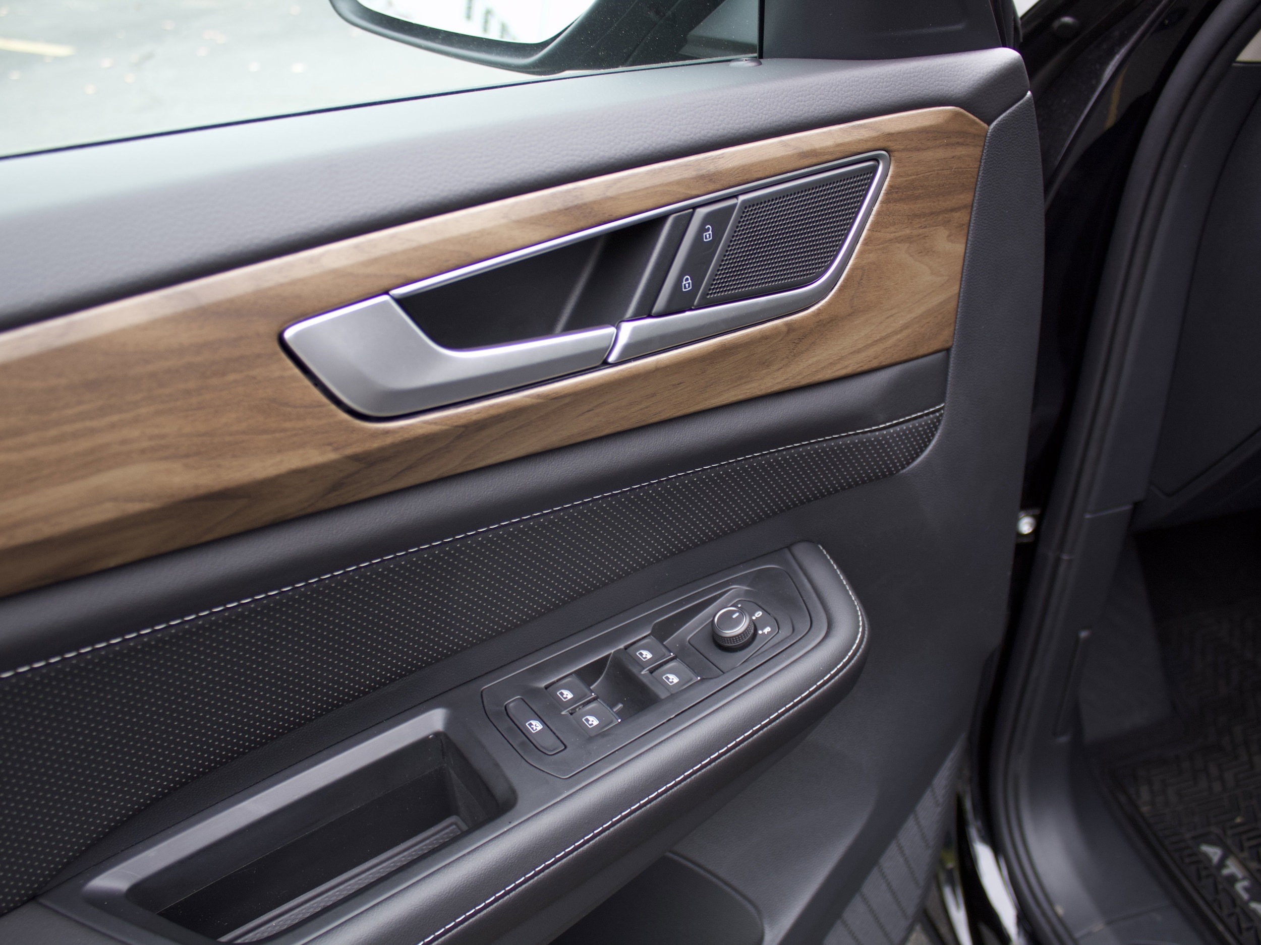2026 Volkswagen Atlas SE - Photo 9