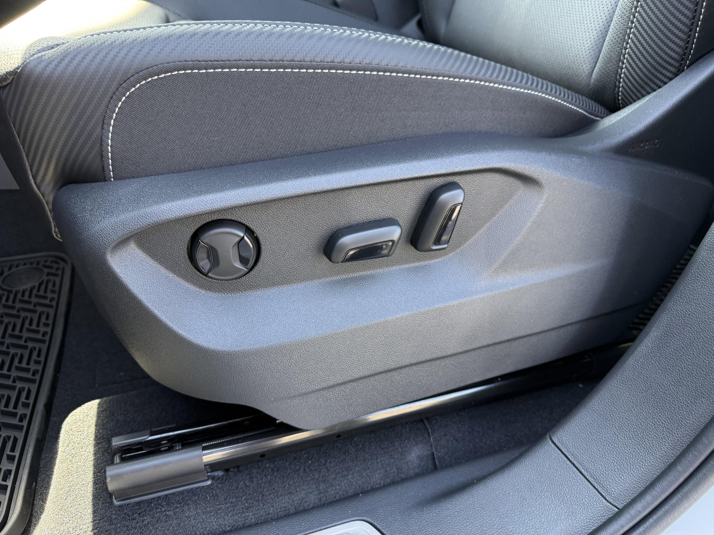 2026 Volkswagen Atlas Cross Sport SE w/Tech - Photo 13