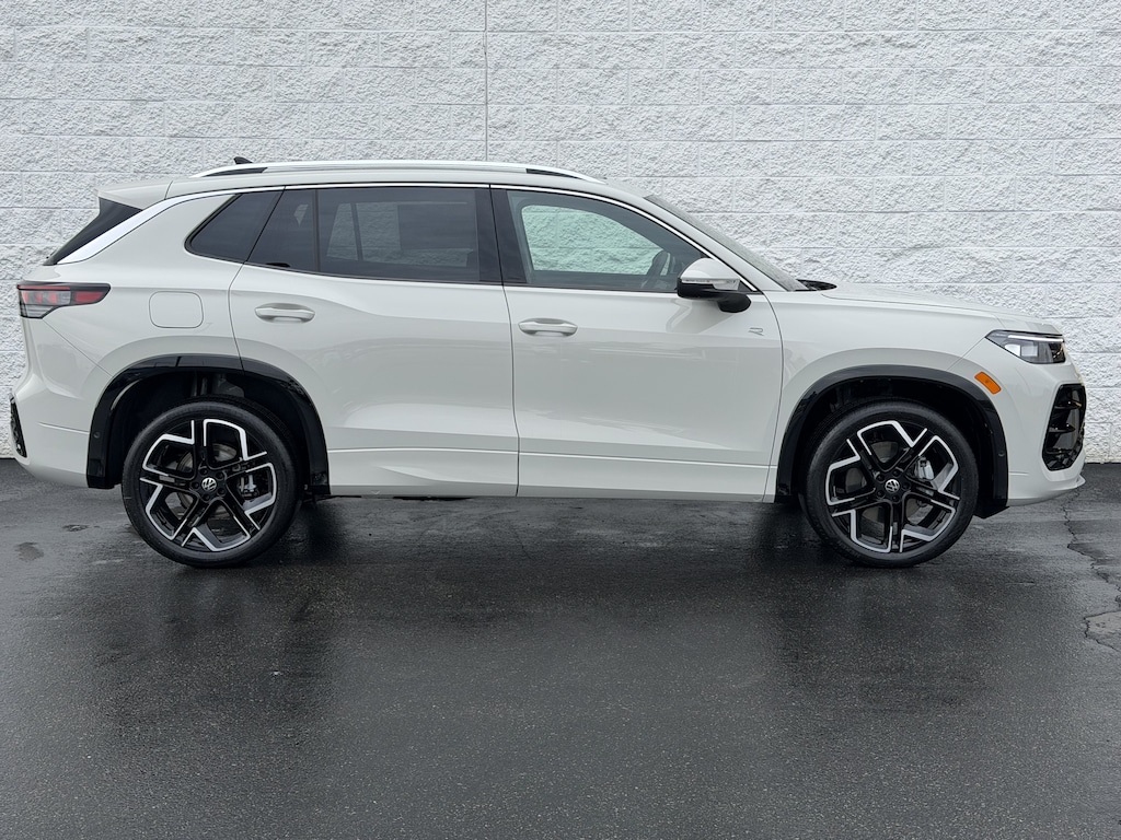 New 2026 Volkswagen Tiguan SEL R-Line Turbo SUV