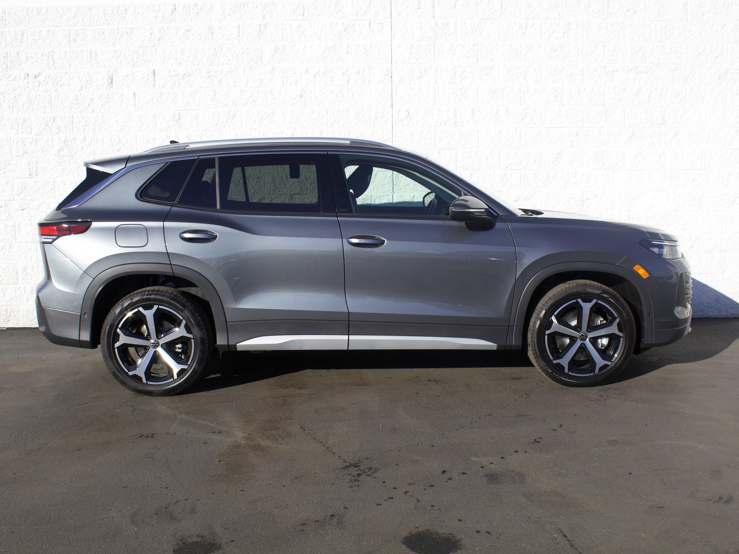 2026 Volkswagen Tiguan SE - Photo 8