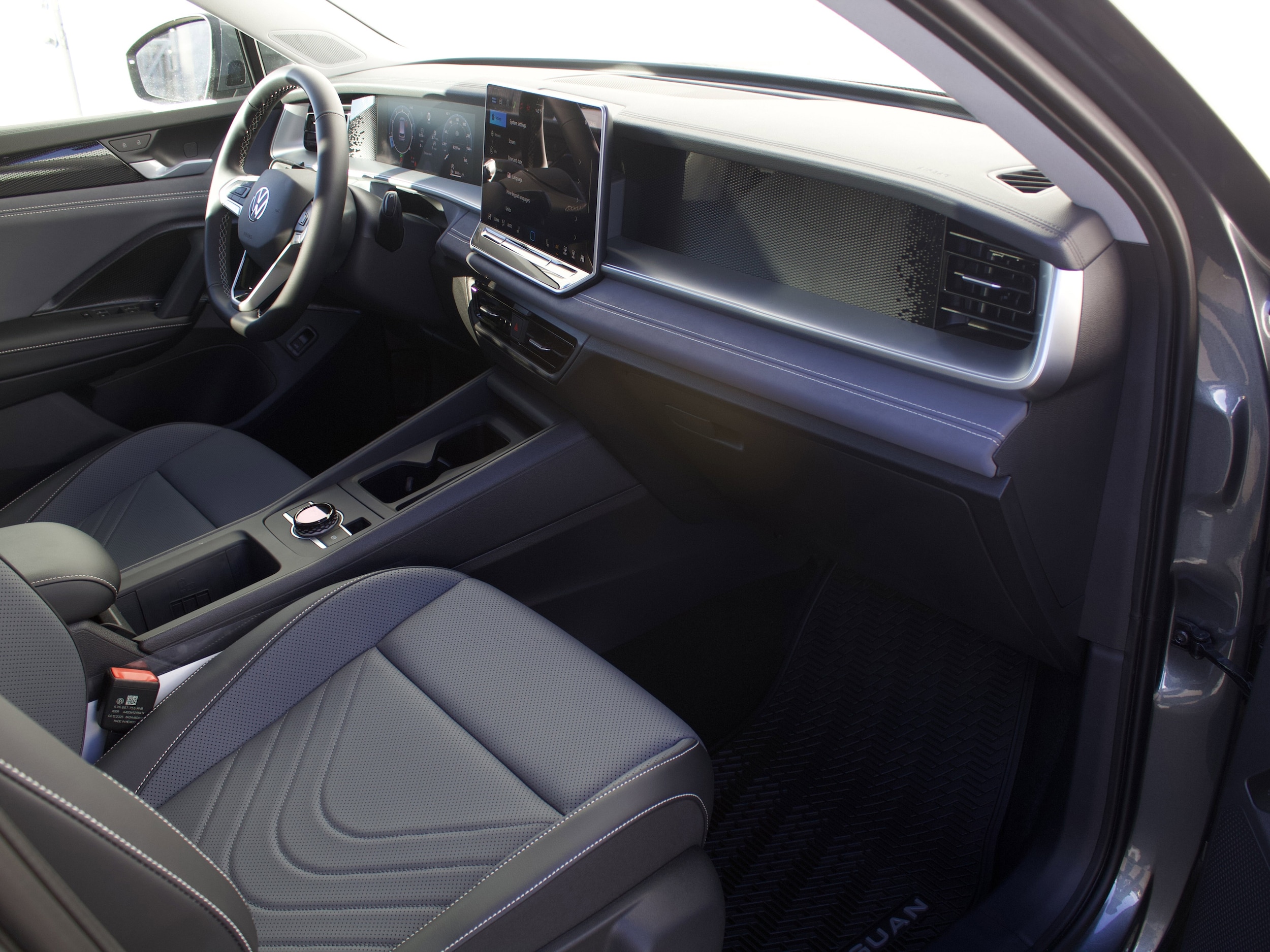 2026 Volkswagen Tiguan SE - Photo 37