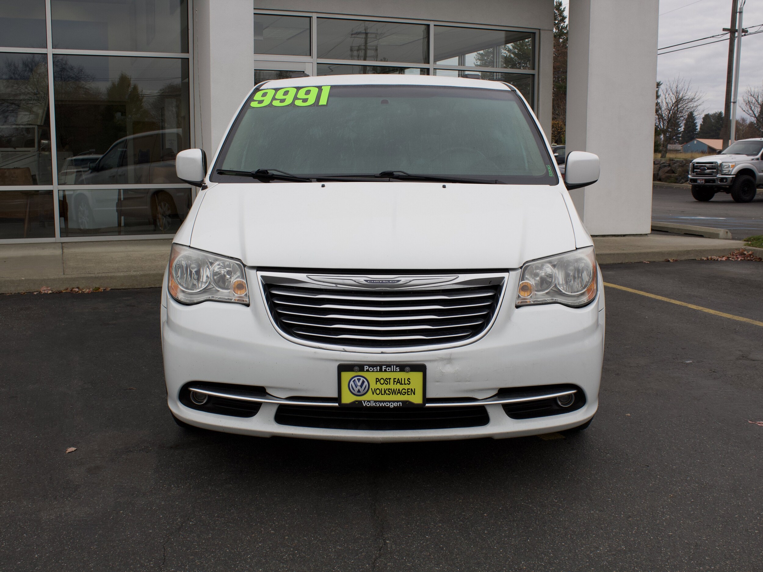 2015 Chrysler Town & Country Touring photo 2