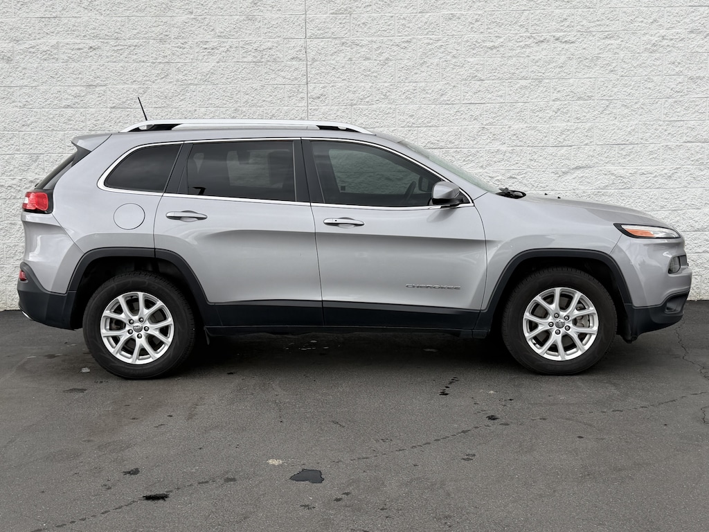 Used 2017 Jeep Cherokee Latitude 4x4 SUV