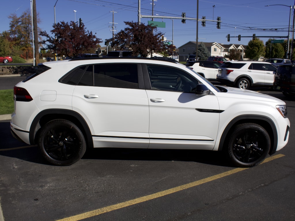 New 2026 Volkswagen Atlas Cross Sport 2.0T SEL R-Line Black SUV