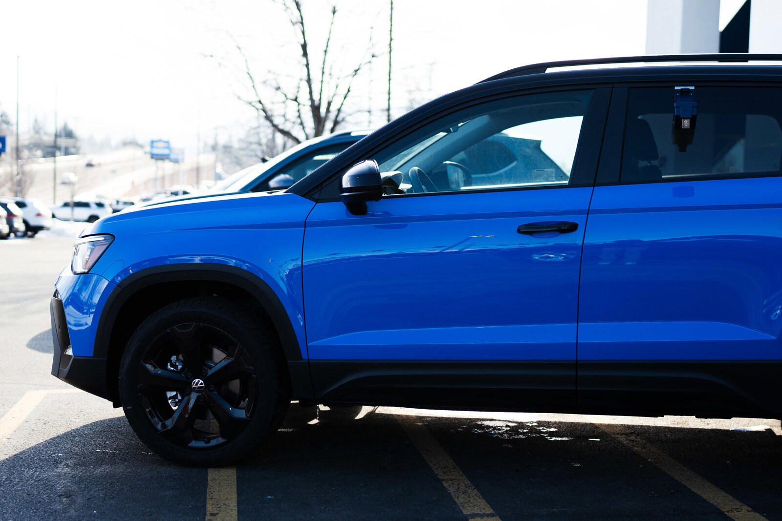 2025 Volkswagen Taos SE photo 3
