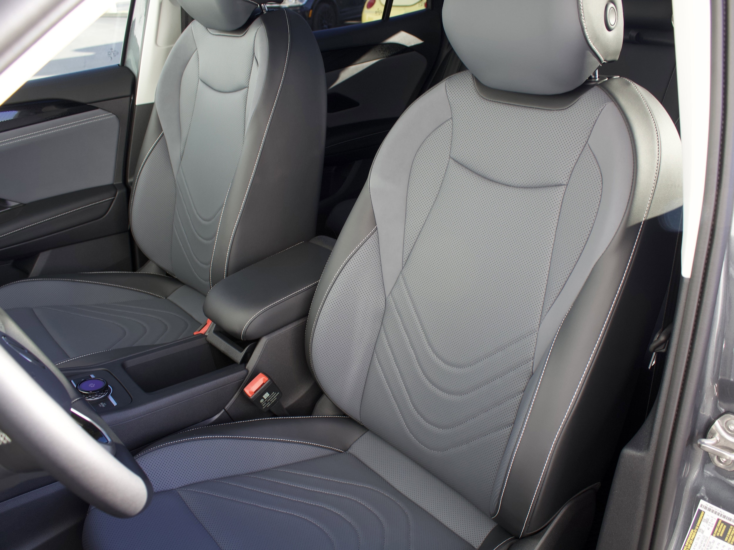 2026 Volkswagen Tiguan SE - Photo 12
