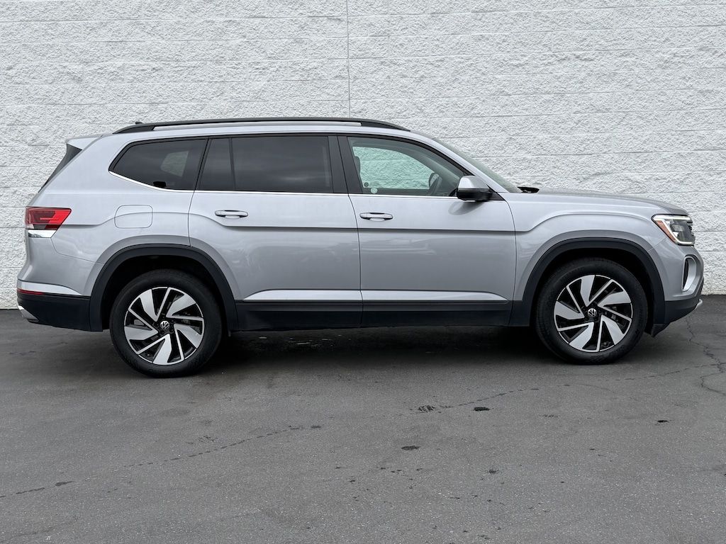 Used 2025 Volkswagen Atlas 2.0T SE w/Technology SUV