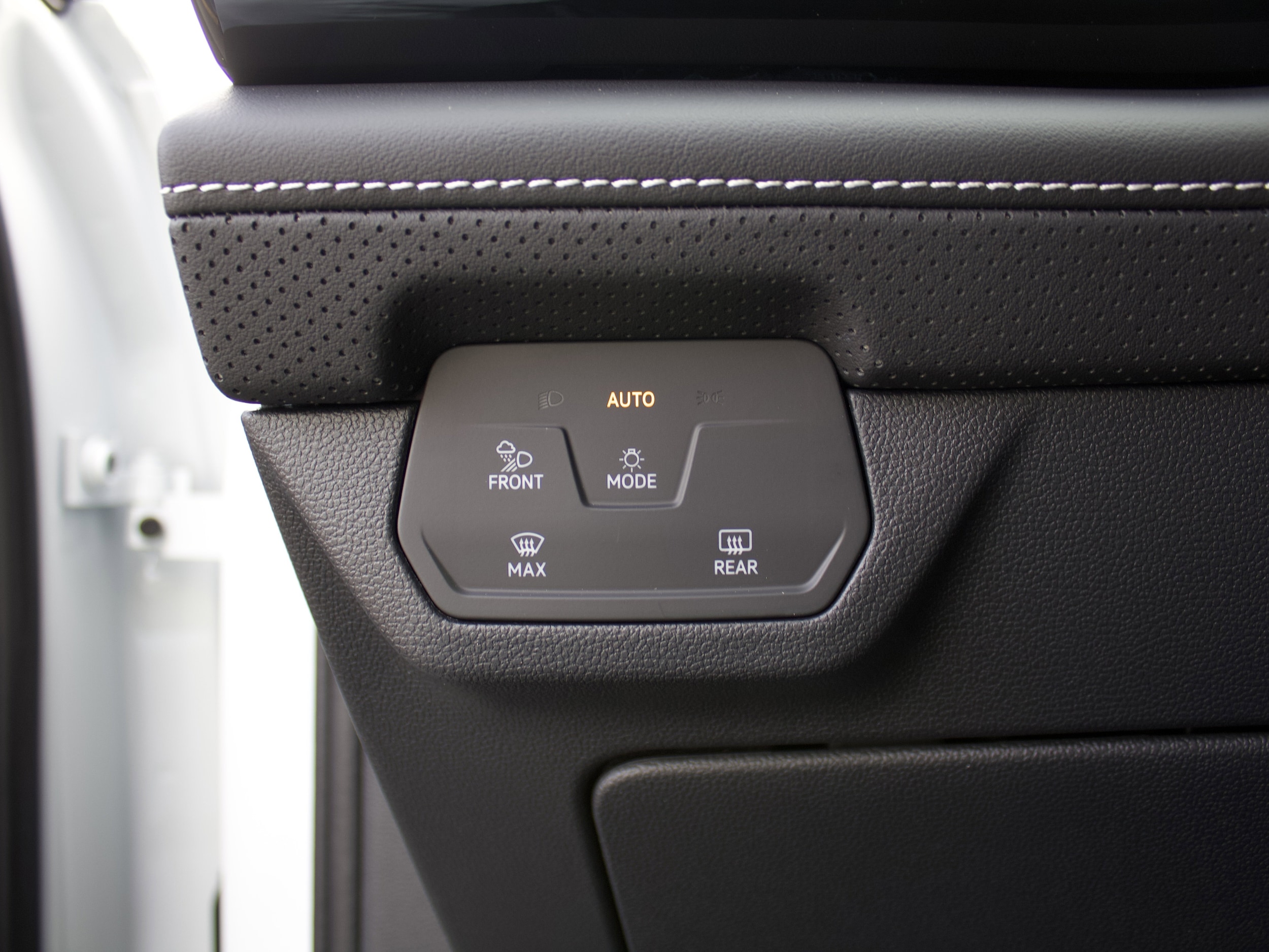 2026 Volkswagen Atlas SE - Photo 14