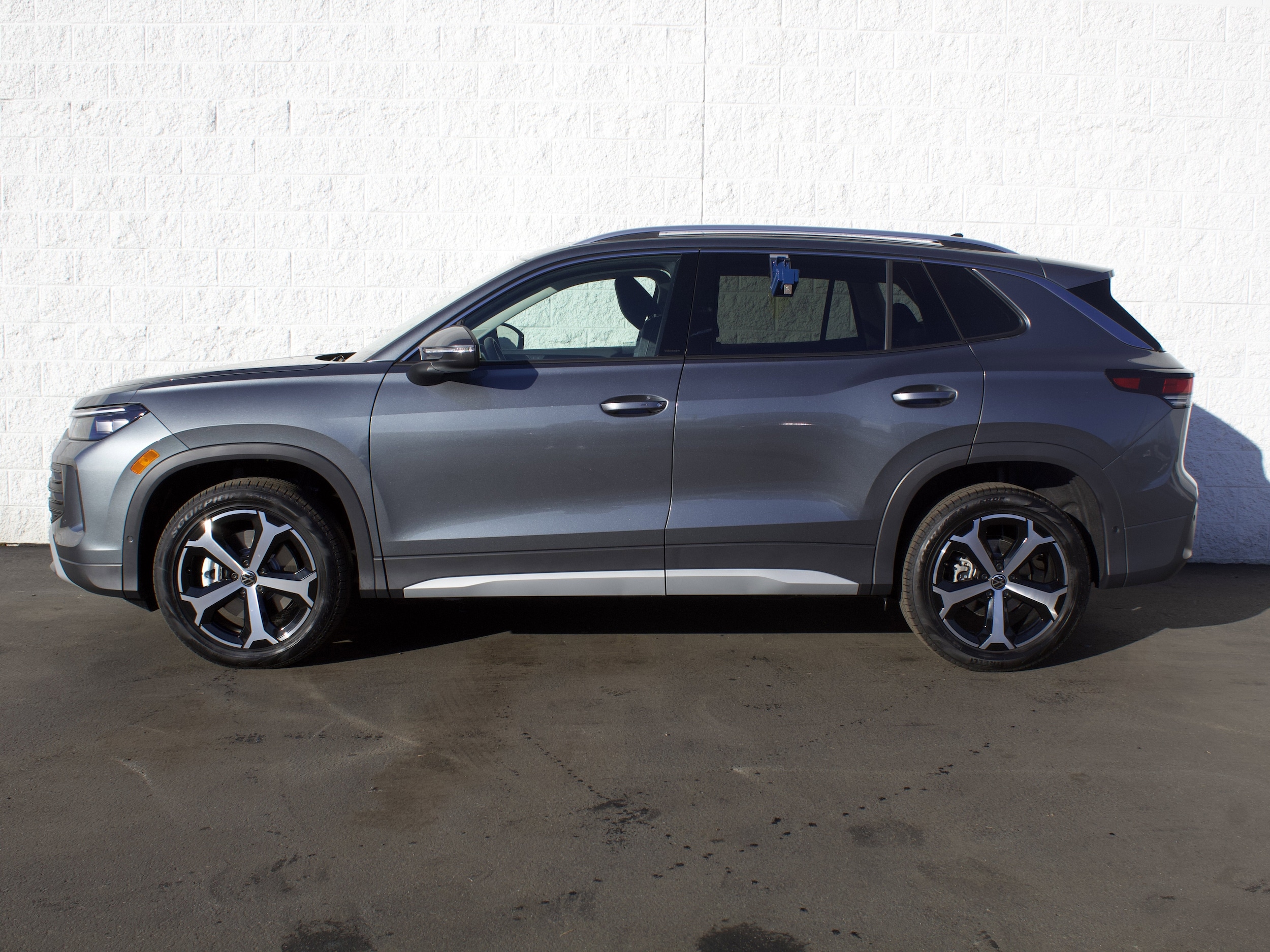 2026 Volkswagen Tiguan SE - Photo 4