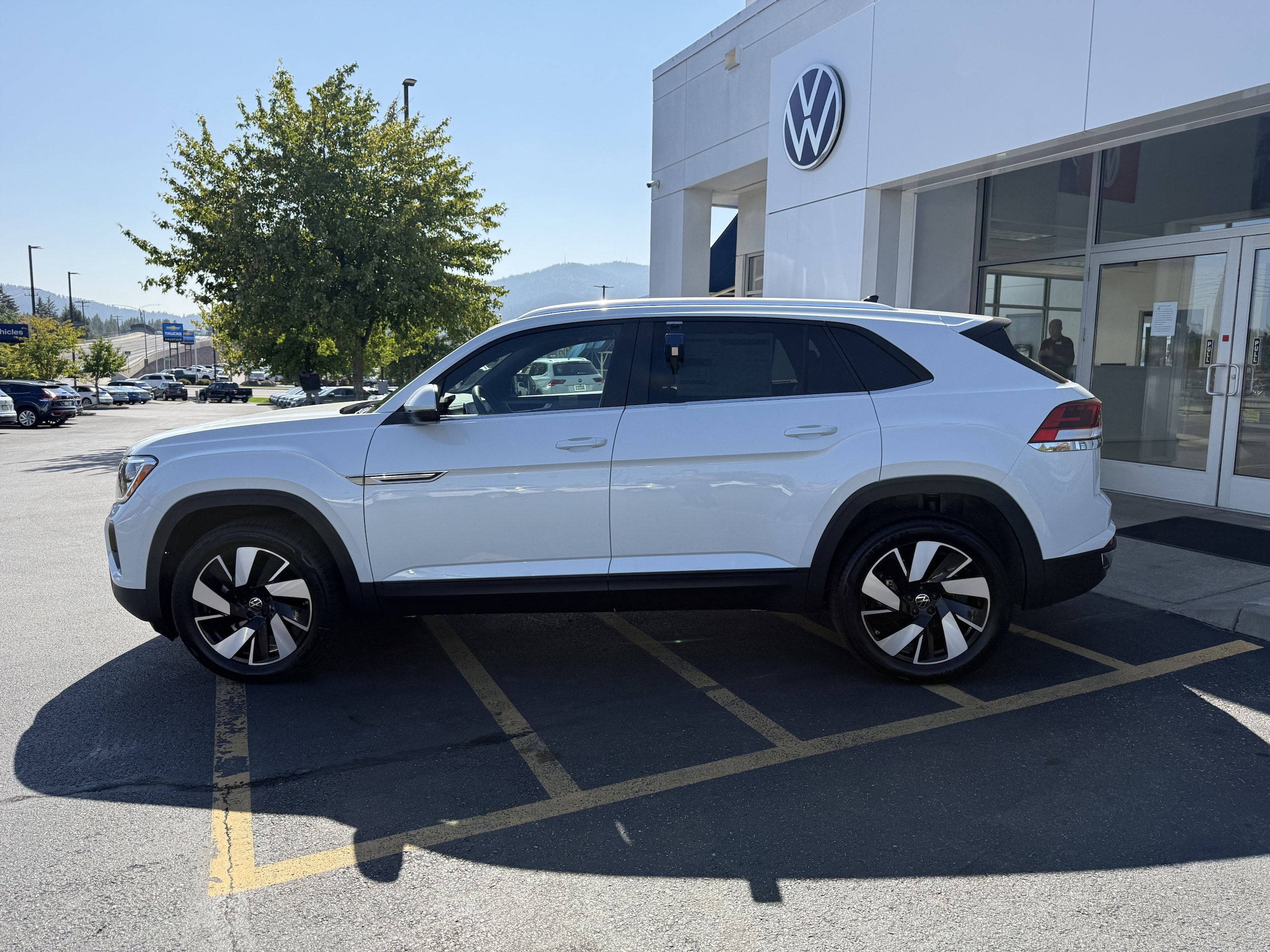 2026 Volkswagen Atlas Cross Sport SE w/Tech - Photo 6