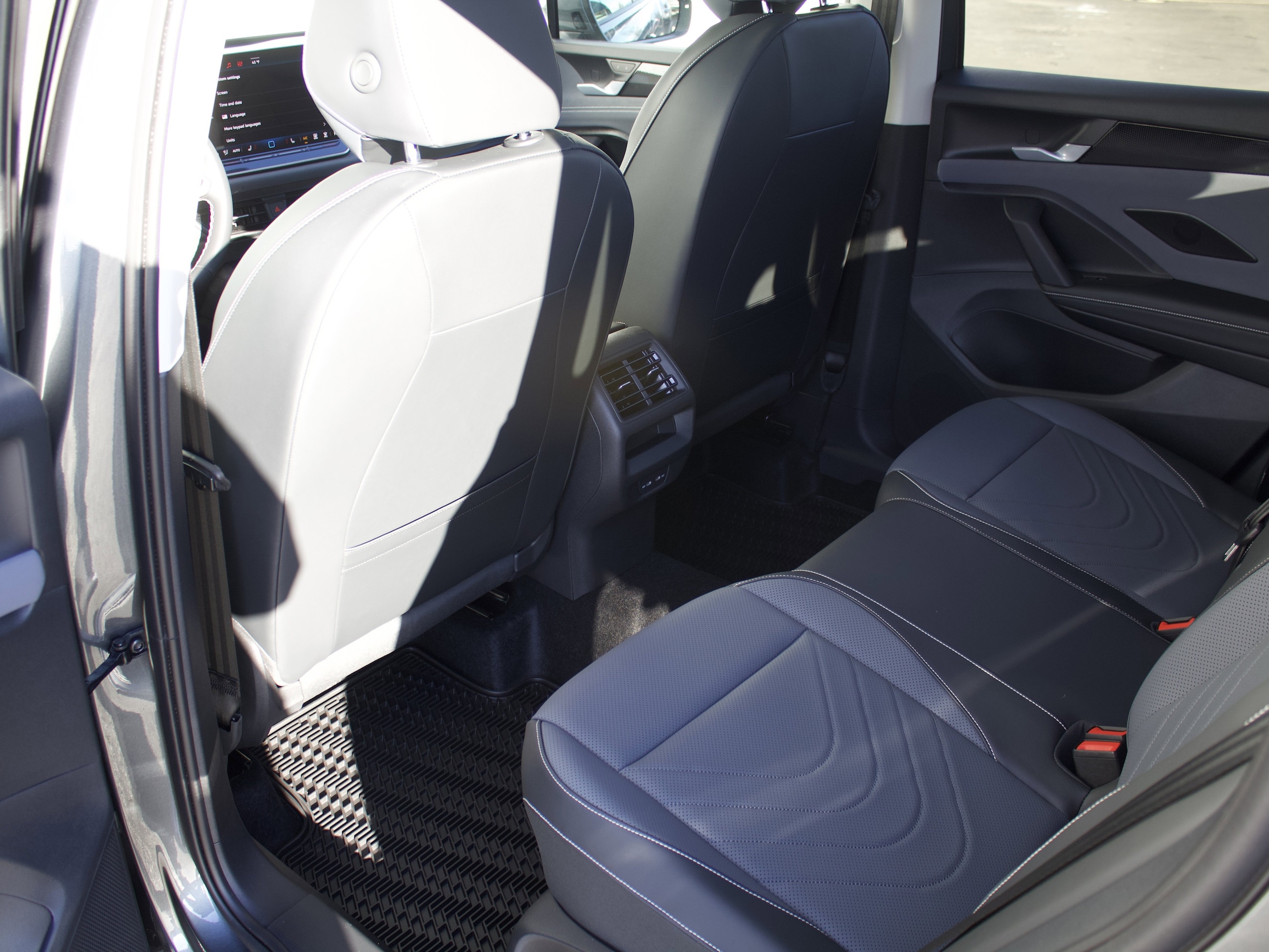 2026 Volkswagen Tiguan SE - Photo 27