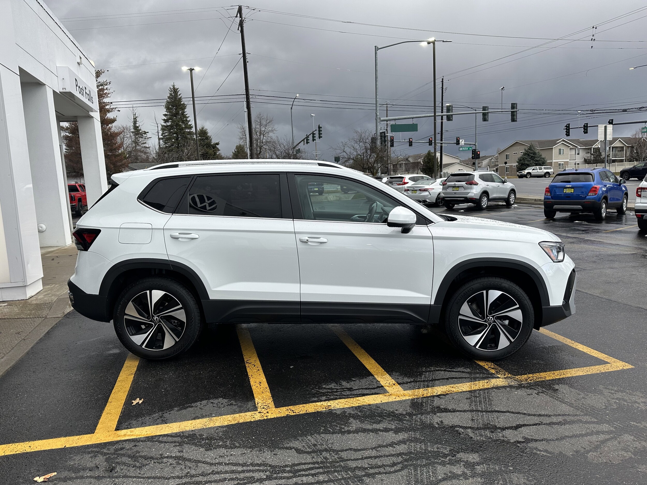 2025 Volkswagen Taos SE photo 4