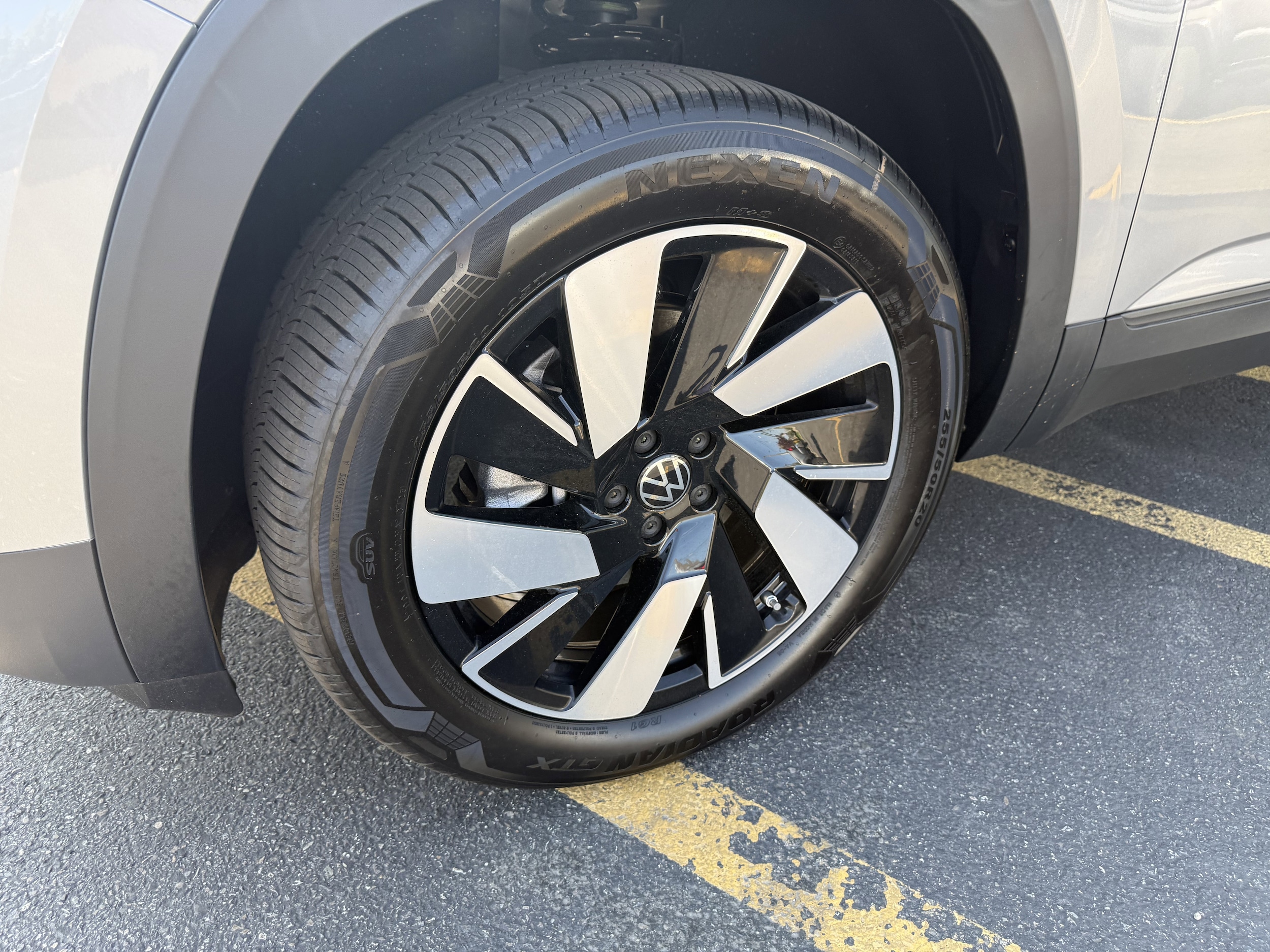 2026 Volkswagen Atlas Cross Sport SE w/Tech - Photo 37