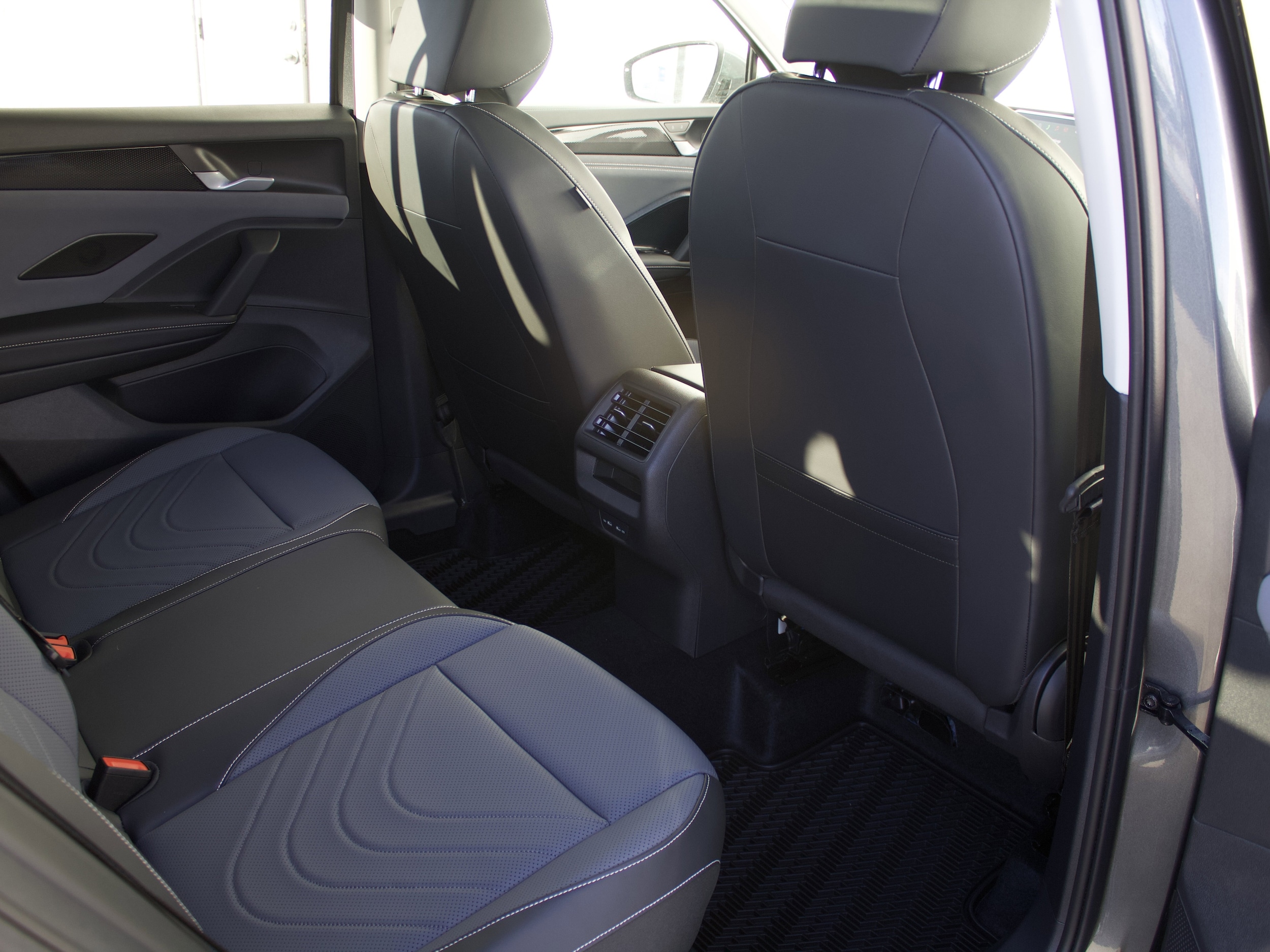 2026 Volkswagen Tiguan SE - Photo 33
