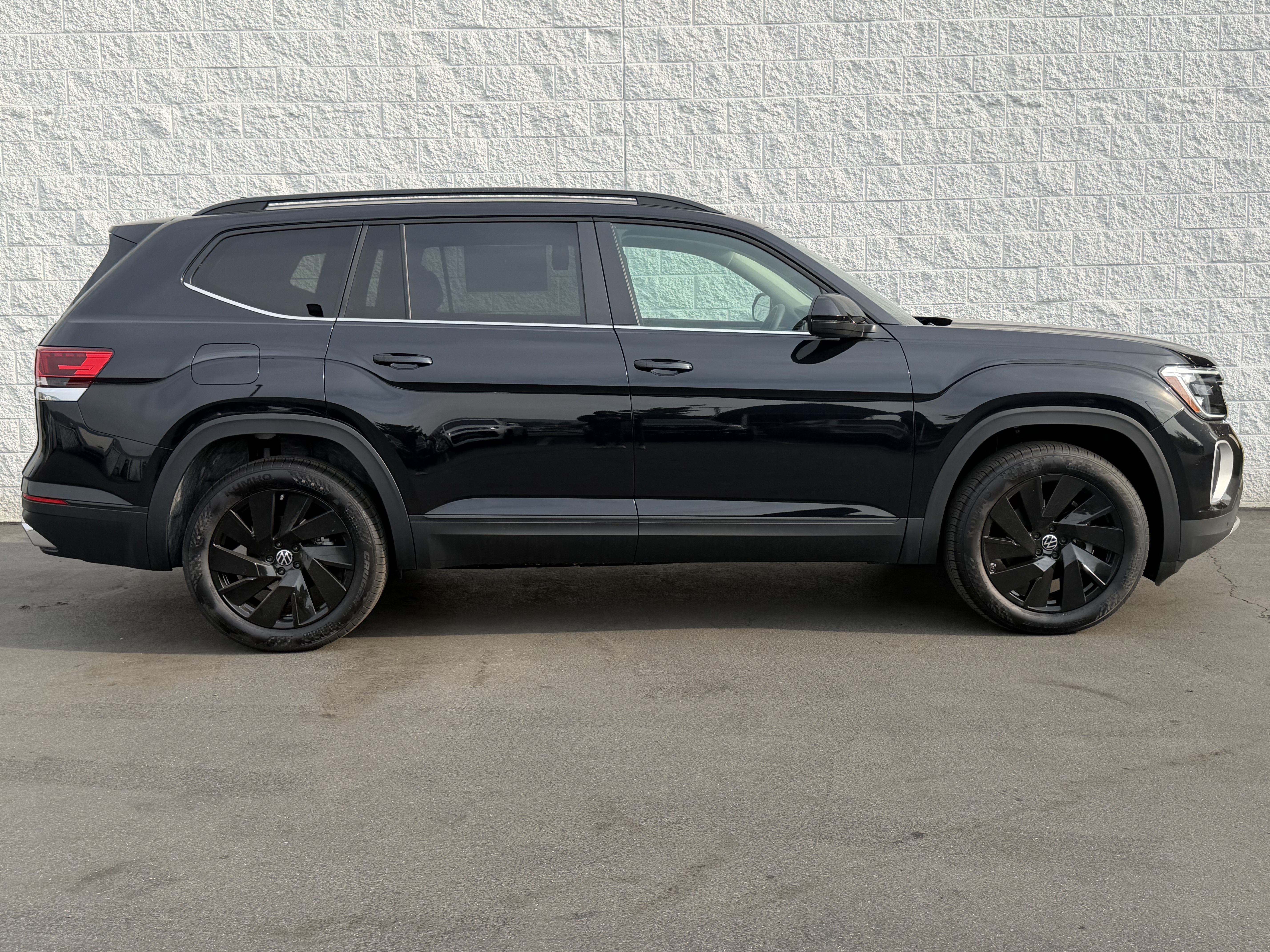 New 2026 Volkswagen Atlas SE w/Technology SUV
