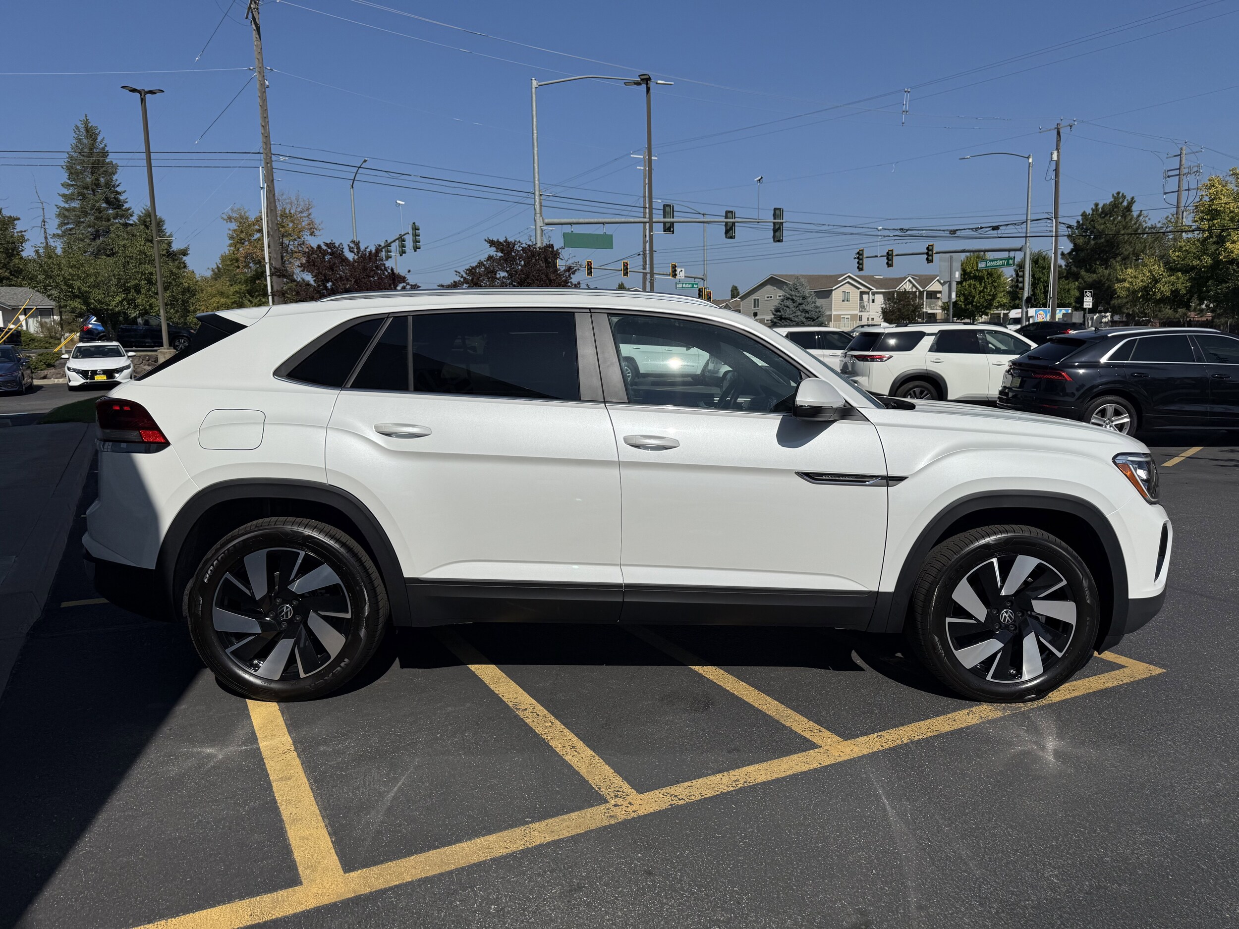 2026 Volkswagen Atlas Cross Sport SE Technology photo 3