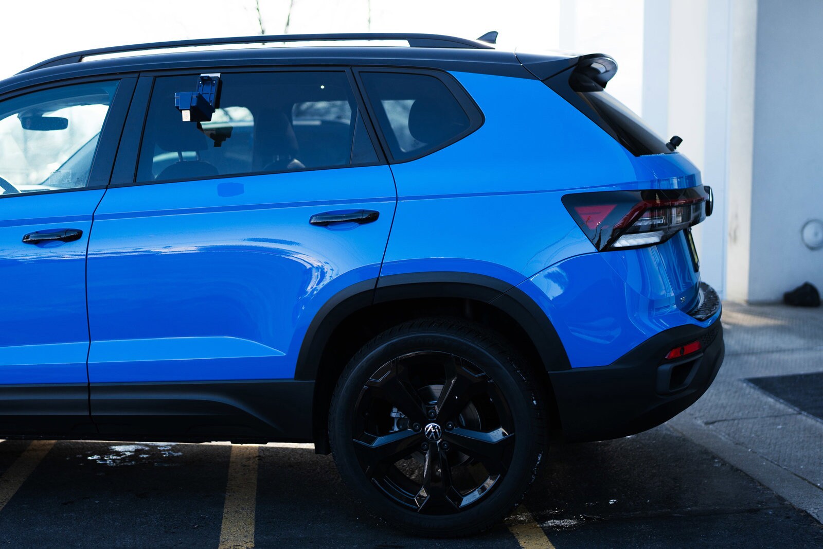2025 Volkswagen Taos SE photo 4